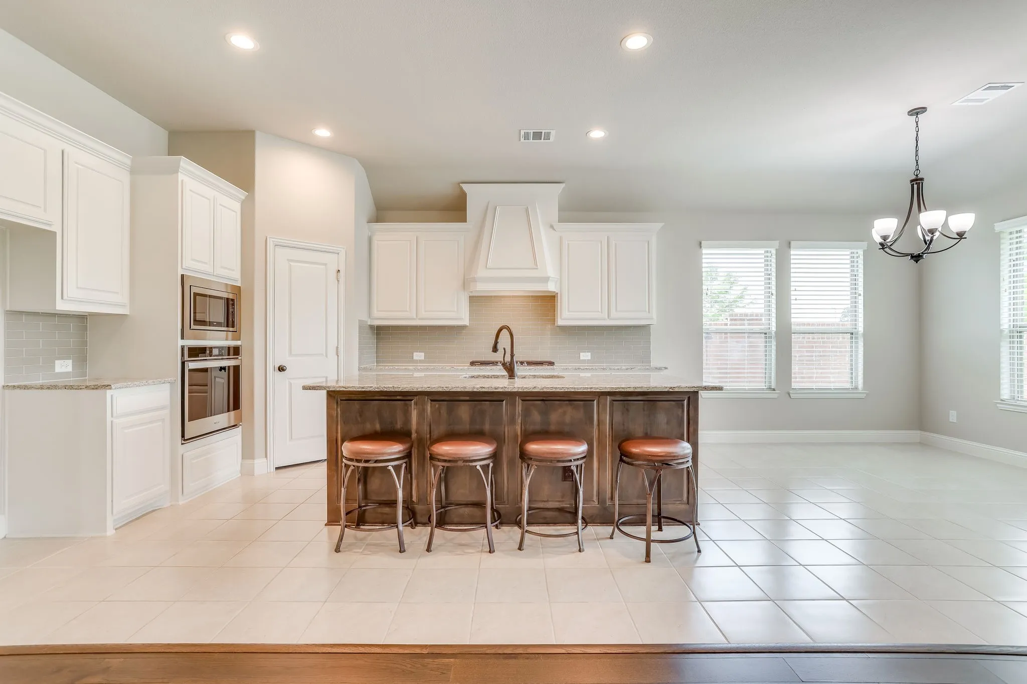 Single Family Residence For Sale in Johnson County , 131 Hawks Ridge Trail, Burleson, Texas 76028, 4 Bedroom, 2 Bathroom, 2 Garage spaces, 2,347 Sqft, built in 2020, mls#21295966, Real Estate Agent in Burleson, Homes For Sale in Johnson county, Homes For Sale in Burleson, Realtor in Burleson Texas, Real Estate Brokerage Independent Realty Texas, Luminita Cordes Realtor