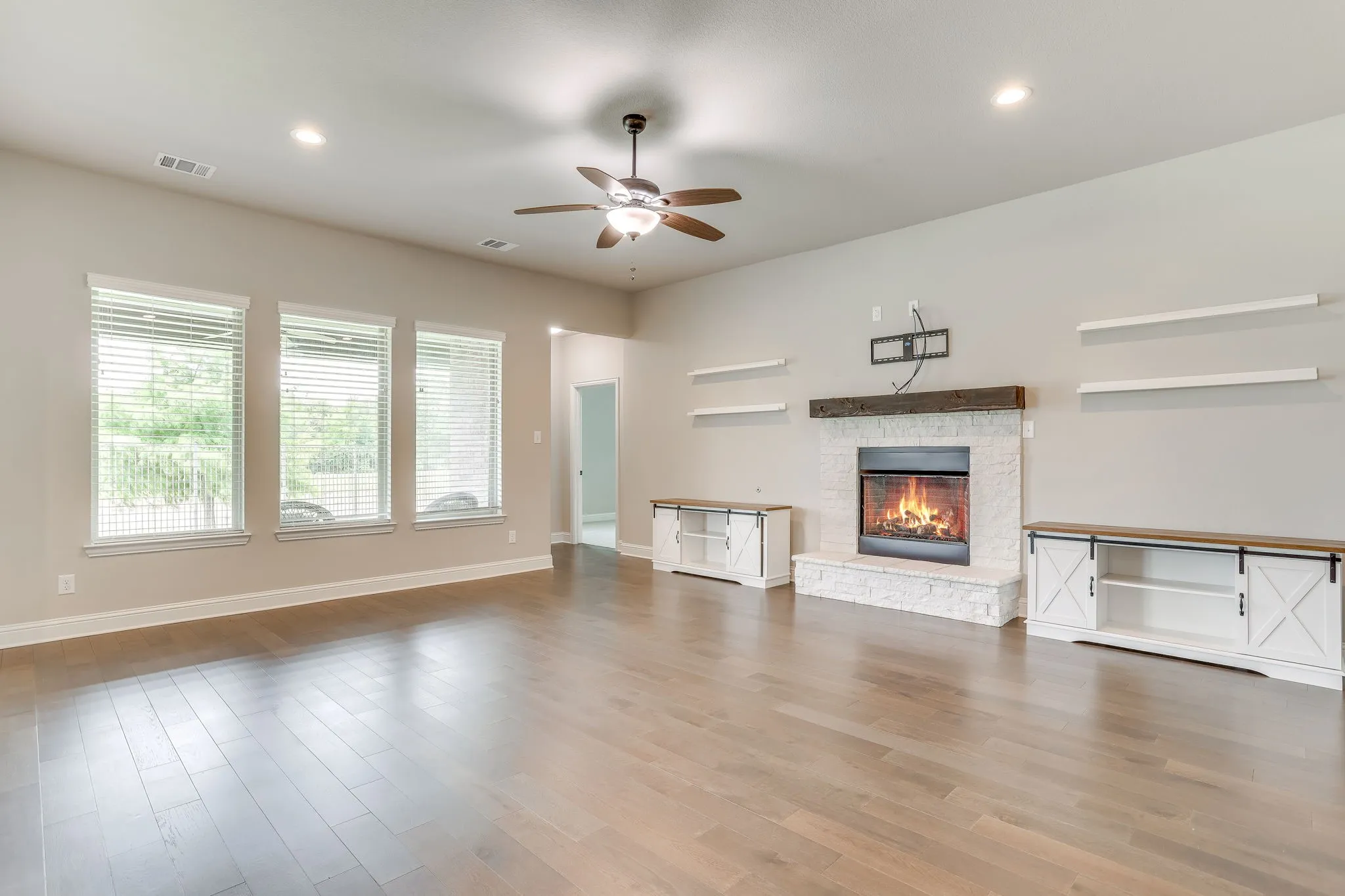 Single Family Residence For Sale in Johnson County , 131 Hawks Ridge Trail, Burleson, Texas 76028, 4 Bedroom, 2 Bathroom, 2 Garage spaces, 2,347 Sqft, built in 2020, mls#21295966, Real Estate Agent in Burleson, Homes For Sale in Johnson county, Homes For Sale in Burleson, Realtor in Burleson Texas, Real Estate Brokerage Independent Realty Texas, Luminita Cordes Realtor