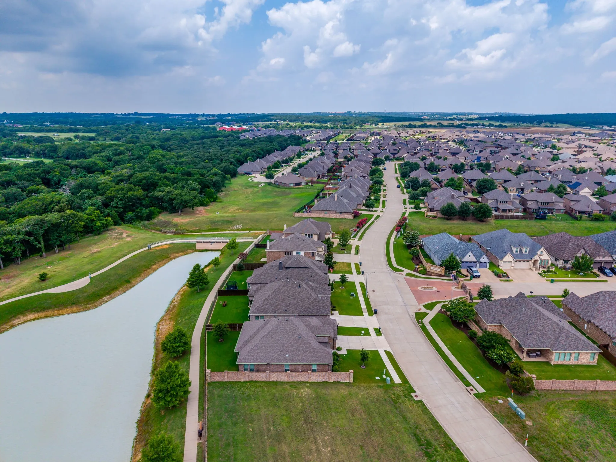 Single Family Residence For Sale in Johnson County , 131 Hawks Ridge Trail, Burleson, Texas 76028, 4 Bedroom, 2 Bathroom, 2 Garage spaces, 2,347 Sqft, built in 2020, mls#21295966, Real Estate Agent in Burleson, Homes For Sale in Johnson county, Homes For Sale in Burleson, Realtor in Burleson Texas, Real Estate Brokerage Independent Realty Texas, Luminita Cordes Realtor