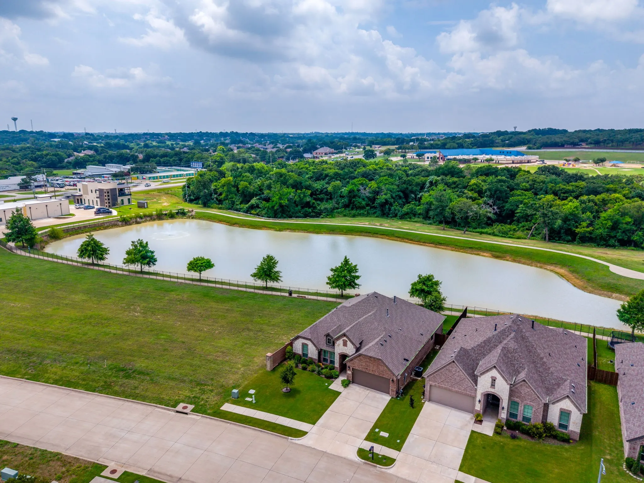 Single Family Residence For Sale in Johnson County , 131 Hawks Ridge Trail, Burleson, Texas 76028, 4 Bedroom, 2 Bathroom, 2 Garage spaces, 2,347 Sqft, built in 2020, mls#21295966, Real Estate Agent in Burleson, Homes For Sale in Johnson county, Homes For Sale in Burleson, Realtor in Burleson Texas, Real Estate Brokerage Independent Realty Texas, Luminita Cordes Realtor