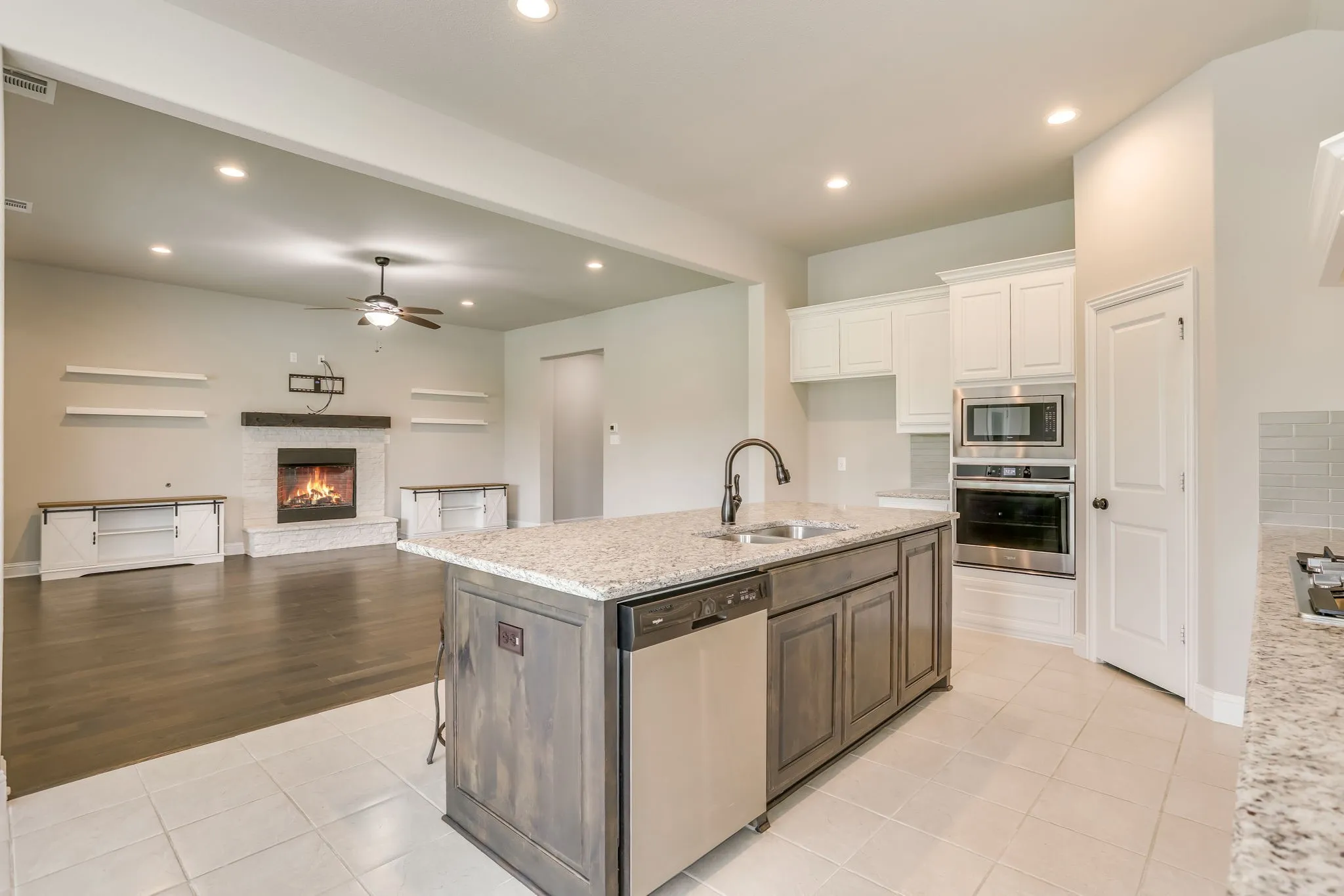Single Family Residence For Sale in Johnson County , 131 Hawks Ridge Trail, Burleson, Texas 76028, 4 Bedroom, 2 Bathroom, 2 Garage spaces, 2,347 Sqft, built in 2020, mls#21295966, Real Estate Agent in Burleson, Homes For Sale in Johnson county, Homes For Sale in Burleson, Realtor in Burleson Texas, Real Estate Brokerage Independent Realty Texas, Luminita Cordes Realtor