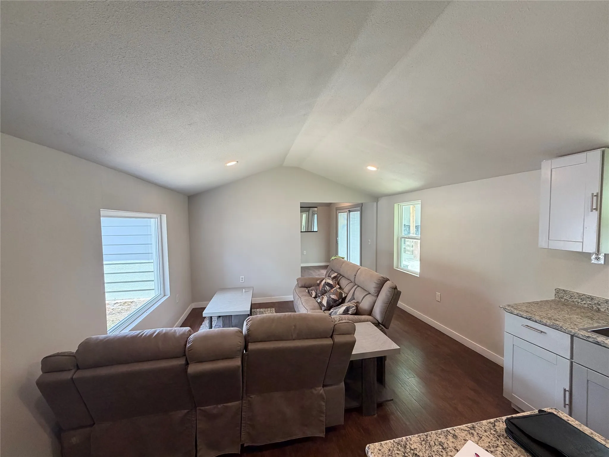 Single Family Residence For Sale in Johnson County , 701 Olive Street, Cleburne, Texas 76031, 4 Bedroom, 3 Bathroom, Garage spaces, 1,308 Sqft, built in 1940, mls#21226935, Real Estate Agent in Cleburne, Homes For Sale in Johnson county, Homes For Sale in Cleburne, Realtor in Cleburne Texas, Real Estate Brokerage Independent Realty Texas, Luminita Cordes Realtor
