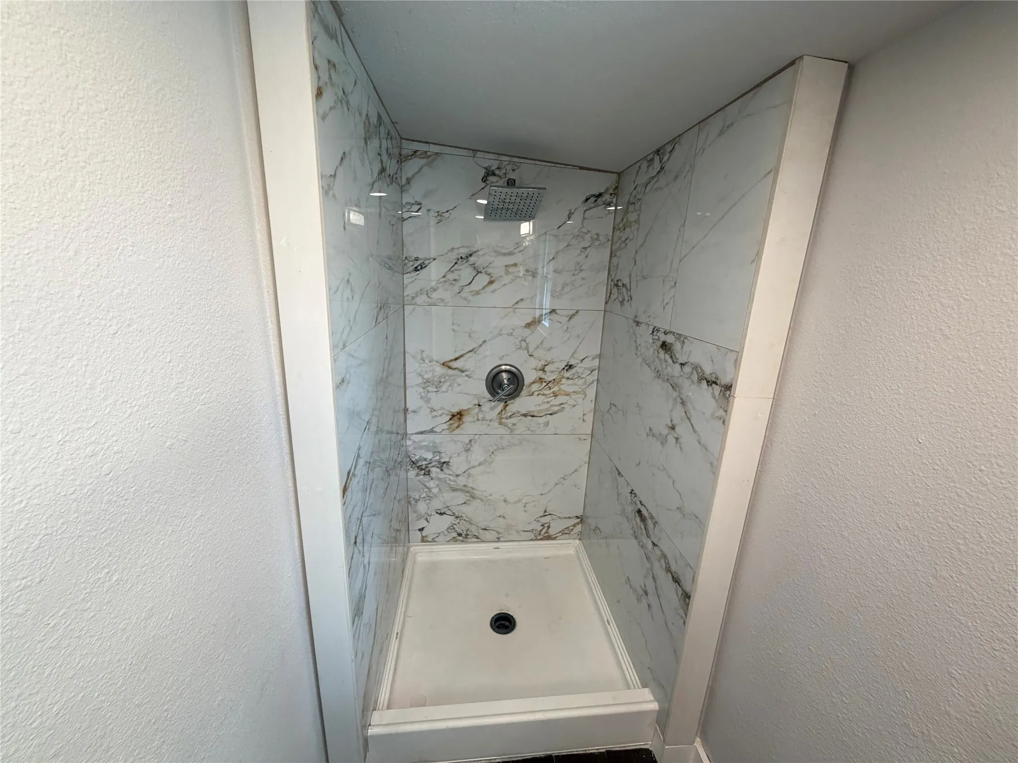 Single Family Residence For Sale in Johnson County , 701 Olive Street, Cleburne, Texas 76031, 4 Bedroom, 3 Bathroom, Garage spaces, 1,308 Sqft, built in 1940, mls#21226935, Real Estate Agent in Cleburne, Homes For Sale in Johnson county, Homes For Sale in Cleburne, Realtor in Cleburne Texas, Real Estate Brokerage Independent Realty Texas, Luminita Cordes Realtor