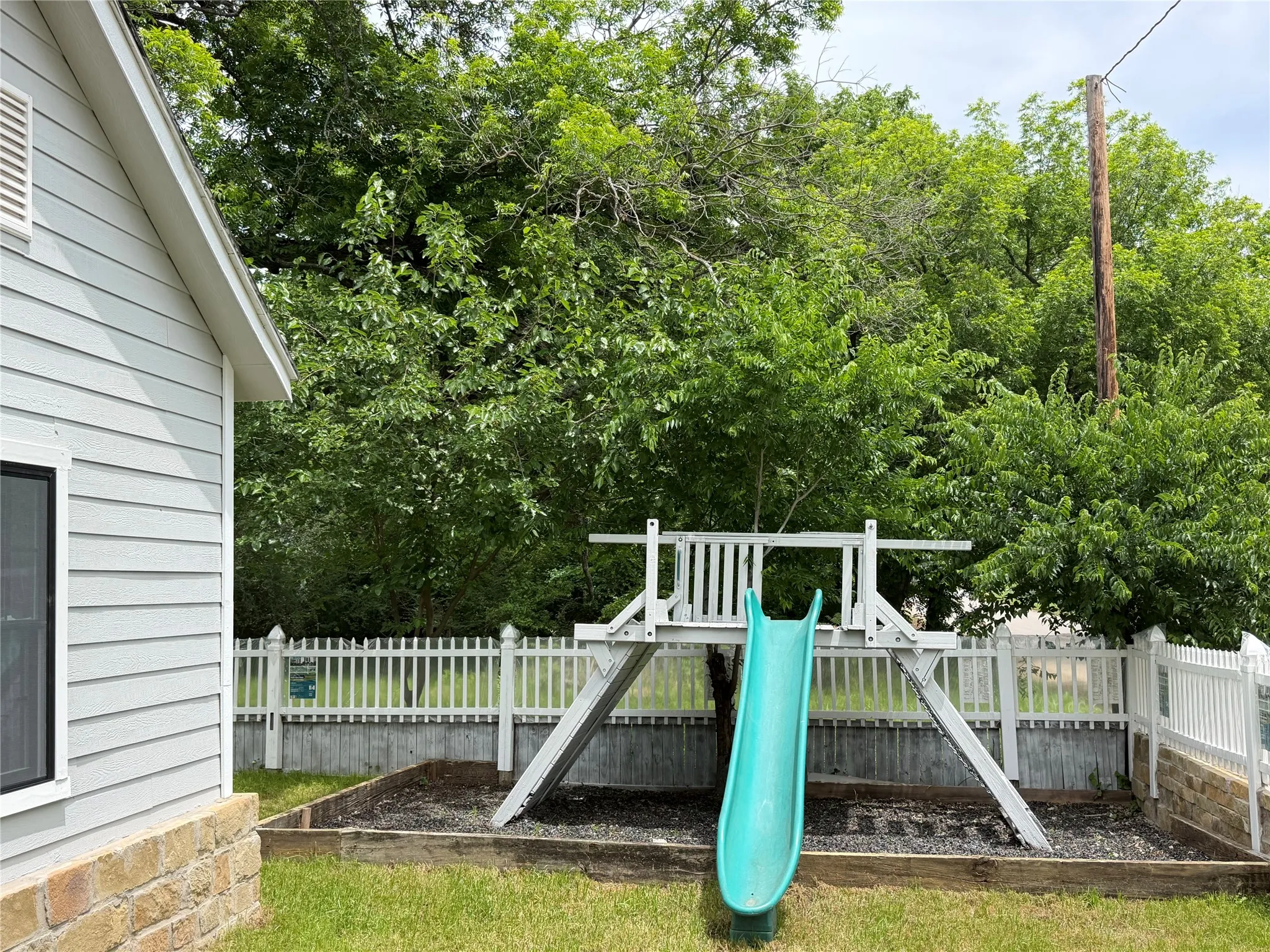 Single Family Residence For Sale in Johnson County , 701 Olive Street, Cleburne, Texas 76031, 4 Bedroom, 3 Bathroom, Garage spaces, 1,308 Sqft, built in 1940, mls#21226935, Real Estate Agent in Cleburne, Homes For Sale in Johnson county, Homes For Sale in Cleburne, Realtor in Cleburne Texas, Real Estate Brokerage Independent Realty Texas, Luminita Cordes Realtor