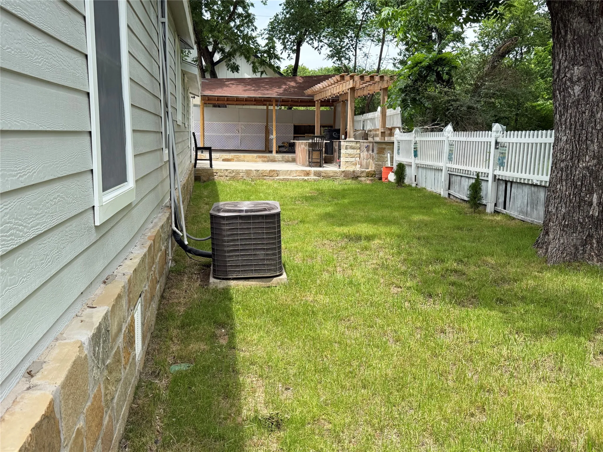 Single Family Residence For Sale in Johnson County , 701 Olive Street, Cleburne, Texas 76031, 4 Bedroom, 3 Bathroom, Garage spaces, 1,308 Sqft, built in 1940, mls#21226935, Real Estate Agent in Cleburne, Homes For Sale in Johnson county, Homes For Sale in Cleburne, Realtor in Cleburne Texas, Real Estate Brokerage Independent Realty Texas, Luminita Cordes Realtor