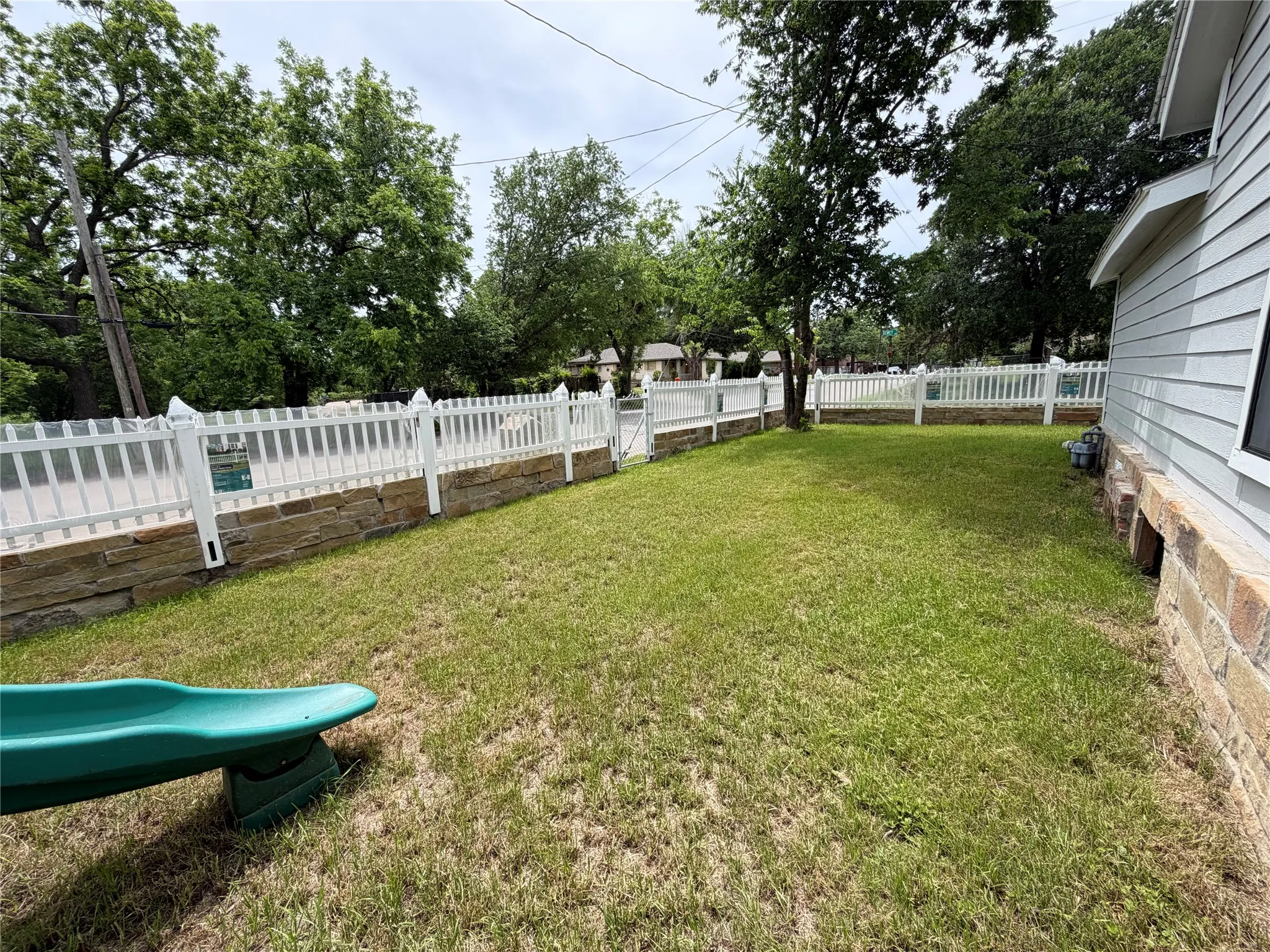 Single Family Residence For Sale in Johnson County , 701 Olive Street, Cleburne, Texas 76031, 4 Bedroom, 3 Bathroom, Garage spaces, 1,308 Sqft, built in 1940, mls#21226935, Real Estate Agent in Cleburne, Homes For Sale in Johnson county, Homes For Sale in Cleburne, Realtor in Cleburne Texas, Real Estate Brokerage Independent Realty Texas, Luminita Cordes Realtor