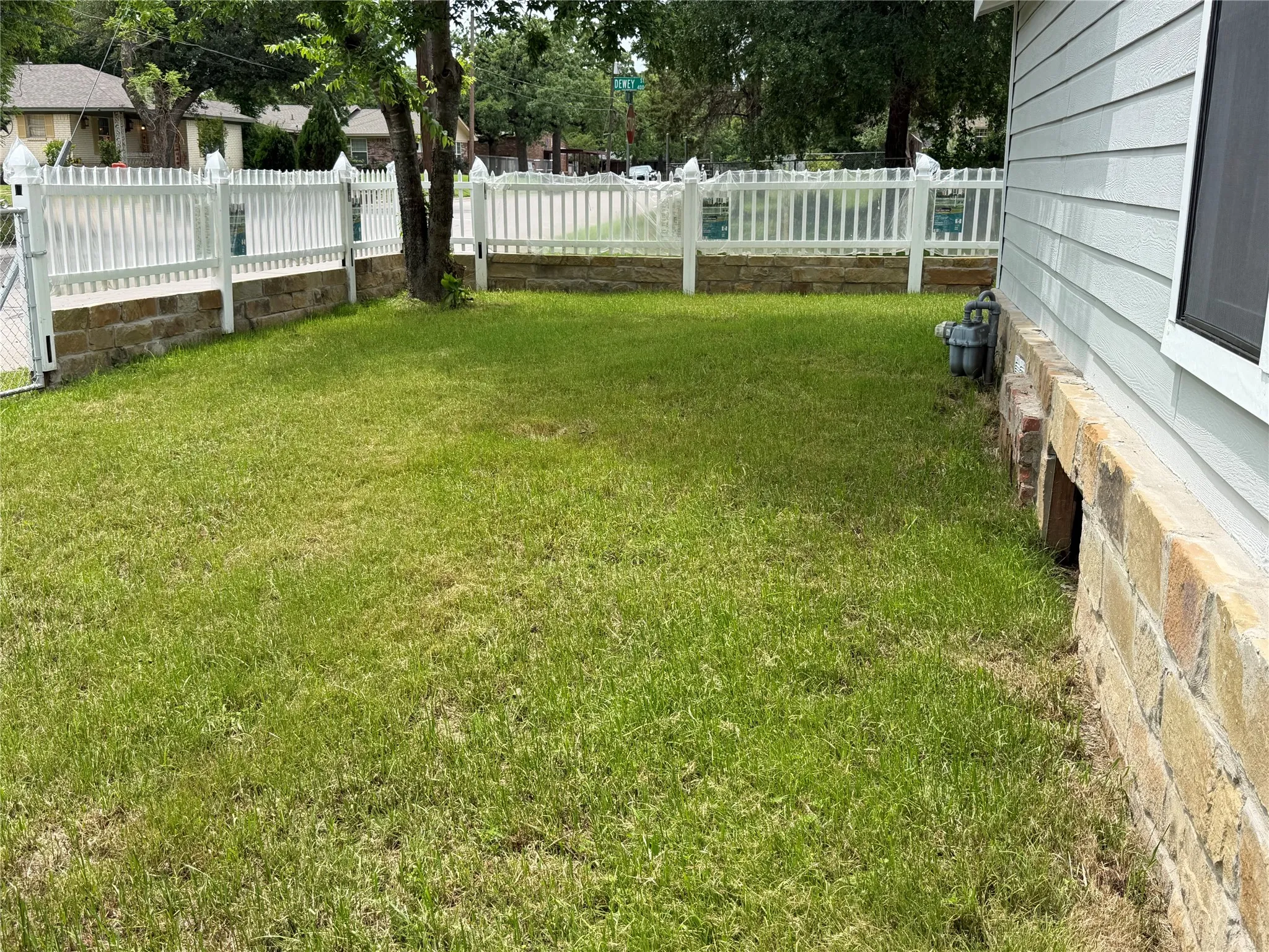 Single Family Residence For Sale in Johnson County , 701 Olive Street, Cleburne, Texas 76031, 4 Bedroom, 3 Bathroom, Garage spaces, 1,308 Sqft, built in 1940, mls#21226935, Real Estate Agent in Cleburne, Homes For Sale in Johnson county, Homes For Sale in Cleburne, Realtor in Cleburne Texas, Real Estate Brokerage Independent Realty Texas, Luminita Cordes Realtor