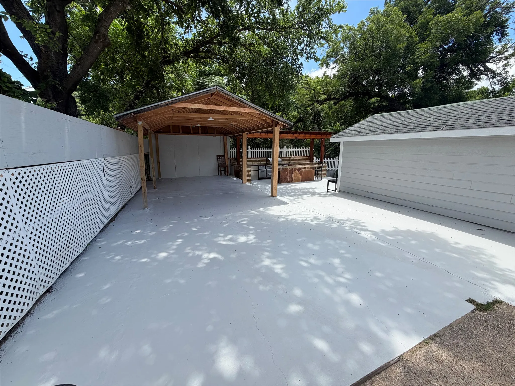 Single Family Residence For Sale in Johnson County , 701 Olive Street, Cleburne, Texas 76031, 4 Bedroom, 3 Bathroom, Garage spaces, 1,308 Sqft, built in 1940, mls#21226935, Real Estate Agent in Cleburne, Homes For Sale in Johnson county, Homes For Sale in Cleburne, Realtor in Cleburne Texas, Real Estate Brokerage Independent Realty Texas, Luminita Cordes Realtor