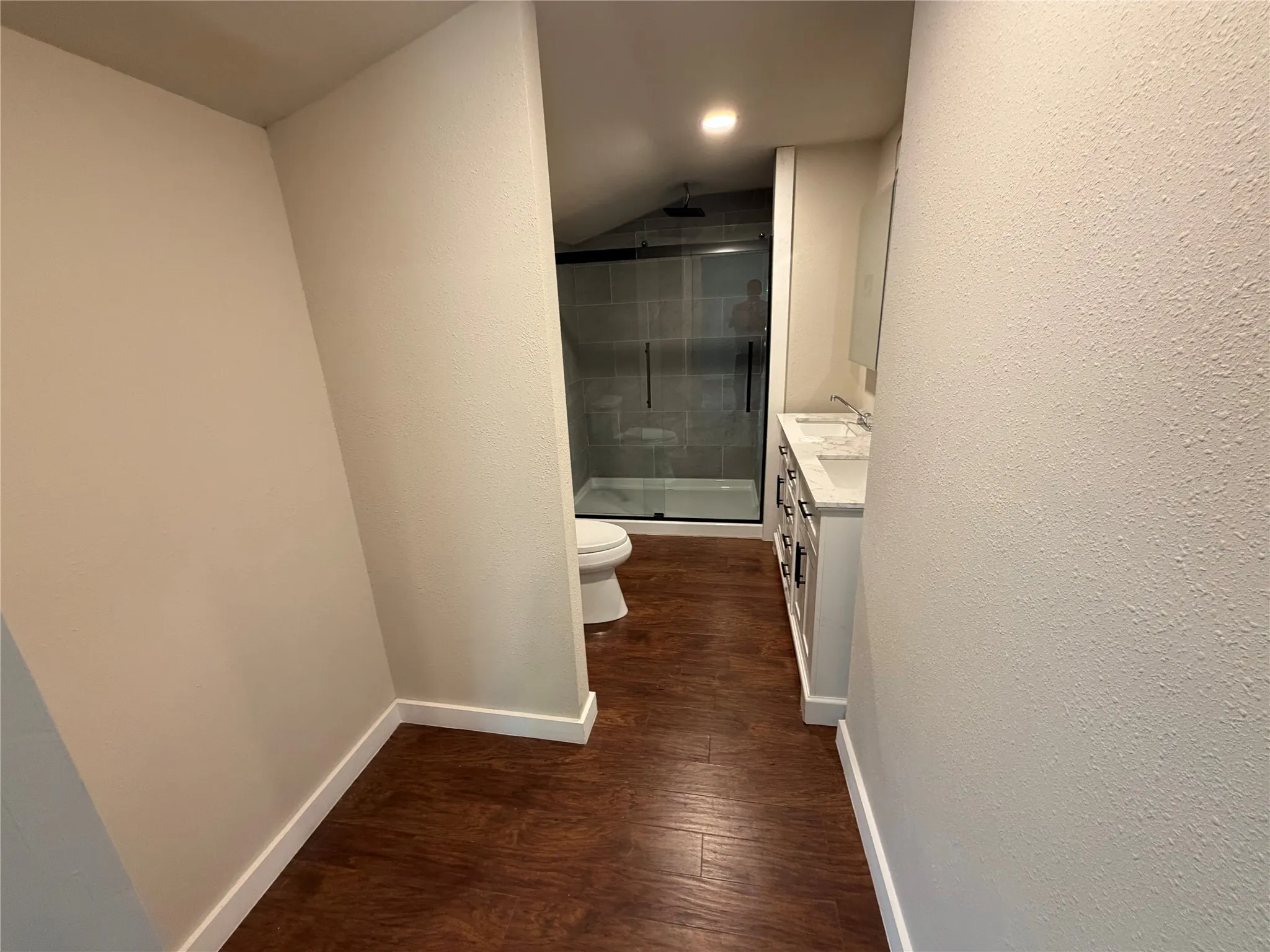 Single Family Residence For Sale in Johnson County , 701 Olive Street, Cleburne, Texas 76031, 4 Bedroom, 3 Bathroom, Garage spaces, 1,308 Sqft, built in 1940, mls#21226935, Real Estate Agent in Cleburne, Homes For Sale in Johnson county, Homes For Sale in Cleburne, Realtor in Cleburne Texas, Real Estate Brokerage Independent Realty Texas, Luminita Cordes Realtor