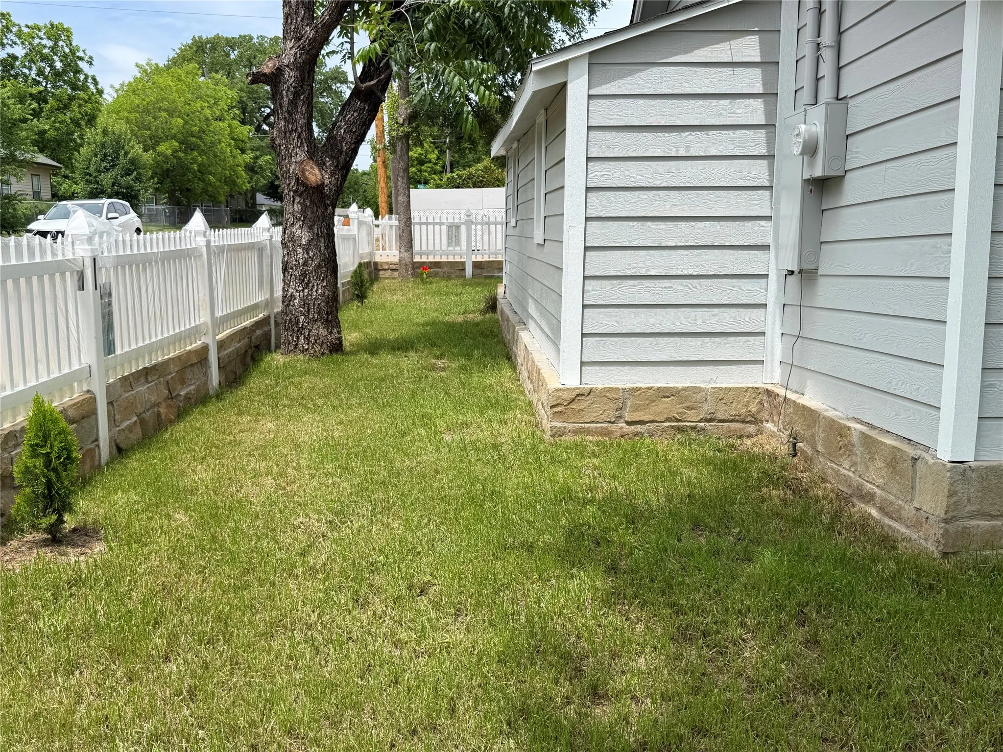 Single Family Residence For Sale in Johnson County , 701 Olive Street, Cleburne, Texas 76031, 4 Bedroom, 3 Bathroom, Garage spaces, 1,308 Sqft, built in 1940, mls#21226935, Real Estate Agent in Cleburne, Homes For Sale in Johnson county, Homes For Sale in Cleburne, Realtor in Cleburne Texas, Real Estate Brokerage Independent Realty Texas, Luminita Cordes Realtor