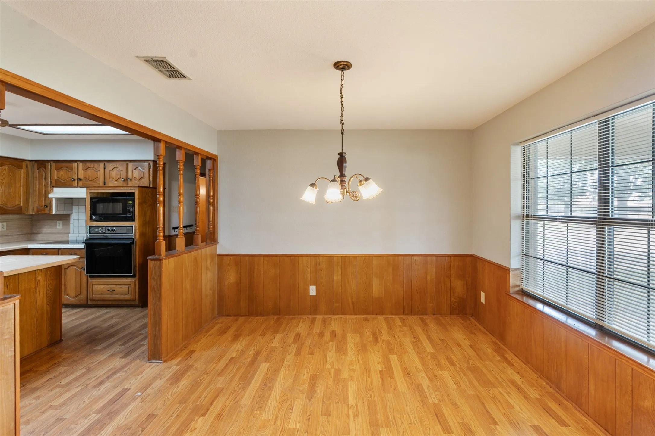 Farm For Sale in Van Zandt County , 32650 Fm 47 Highway, Canton, Texas 75103, 3 Bedroom, 2 Bathroom, 2 Garage spaces, 2,240 Sqft, built in 1984, mls#21299074, Real Estate Agent in Canton, Homes For Sale in Van Zandt county, Homes For Sale in Canton, Realtor in Canton Texas, Real Estate Brokerage Independent Realty Texas, Luminita Cordes Realtor