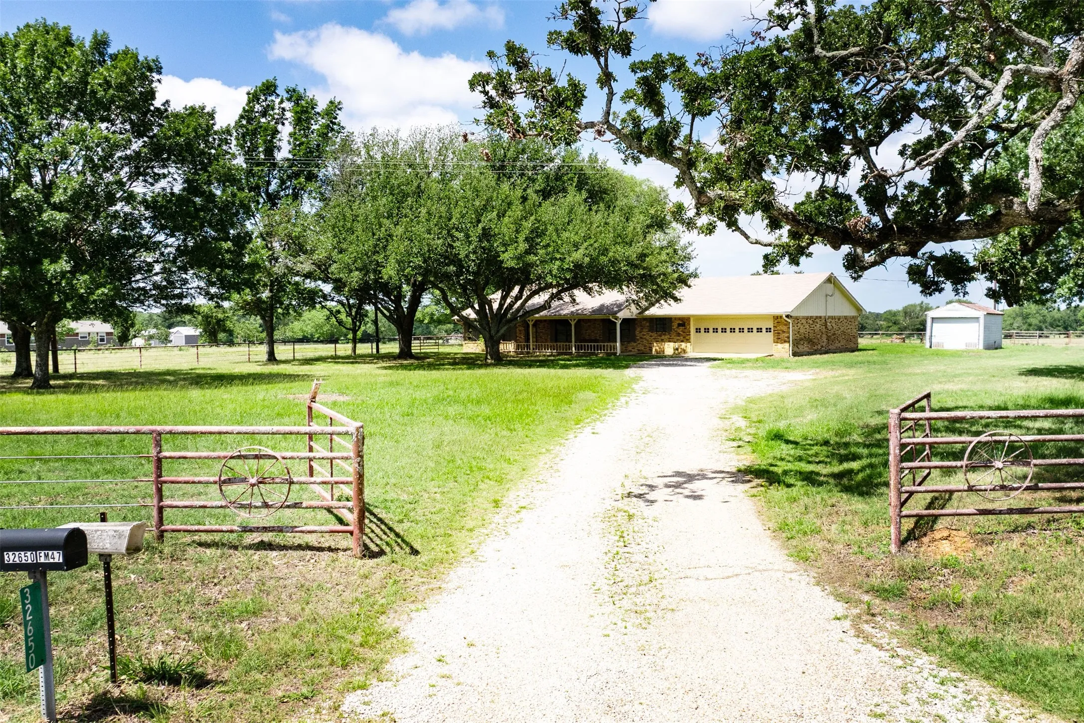 Farm For Sale in Van Zandt County , 32650 Fm 47 Highway, Canton, Texas 75103, 3 Bedroom, 2 Bathroom, 2 Garage spaces, 2,240 Sqft, built in 1984, mls#21299074, Real Estate Agent in Canton, Homes For Sale in Van Zandt county, Homes For Sale in Canton, Realtor in Canton Texas, Real Estate Brokerage Independent Realty Texas, Luminita Cordes Realtor