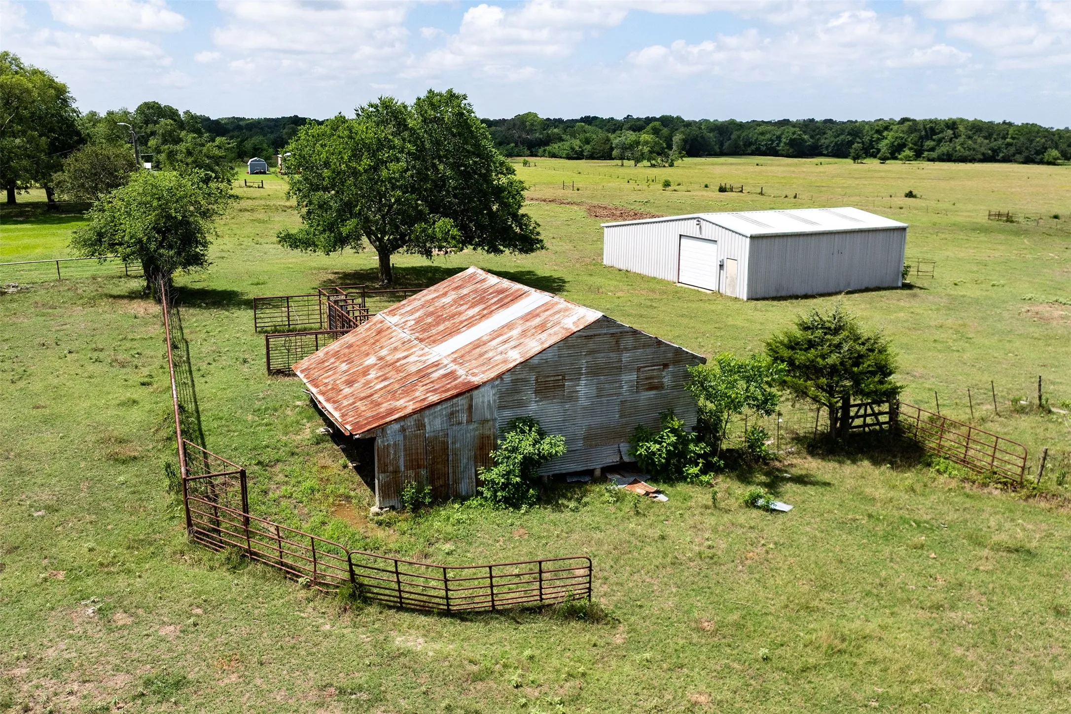 Farm For Sale in Van Zandt County , 32650 Fm 47 Highway, Canton, Texas 75103, 3 Bedroom, 2 Bathroom, 2 Garage spaces, 2,240 Sqft, built in 1984, mls#21299074, Real Estate Agent in Canton, Homes For Sale in Van Zandt county, Homes For Sale in Canton, Realtor in Canton Texas, Real Estate Brokerage Independent Realty Texas, Luminita Cordes Realtor