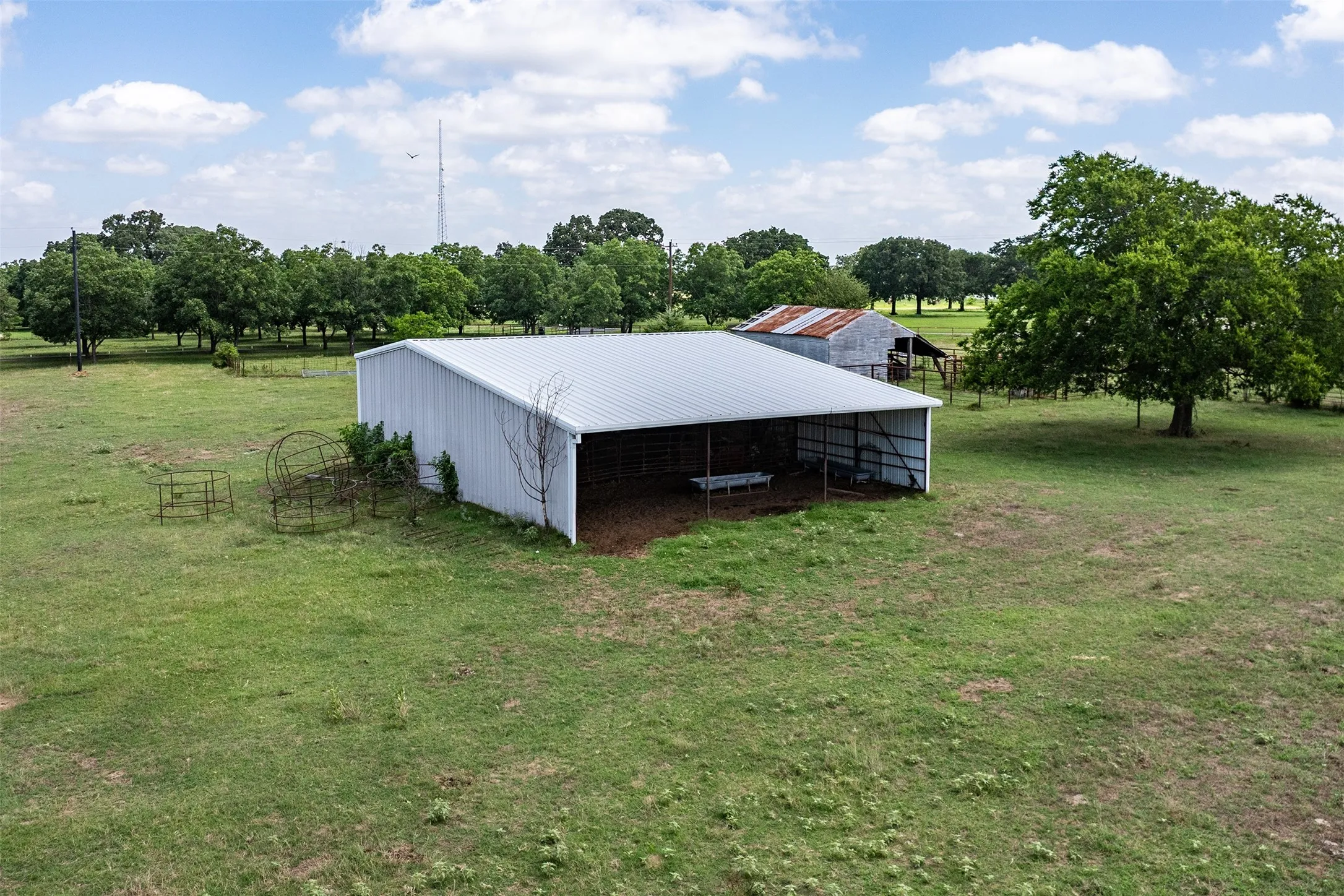 Farm For Sale in Van Zandt County , 32650 Fm 47 Highway, Canton, Texas 75103, 3 Bedroom, 2 Bathroom, 2 Garage spaces, 2,240 Sqft, built in 1984, mls#21299074, Real Estate Agent in Canton, Homes For Sale in Van Zandt county, Homes For Sale in Canton, Realtor in Canton Texas, Real Estate Brokerage Independent Realty Texas, Luminita Cordes Realtor