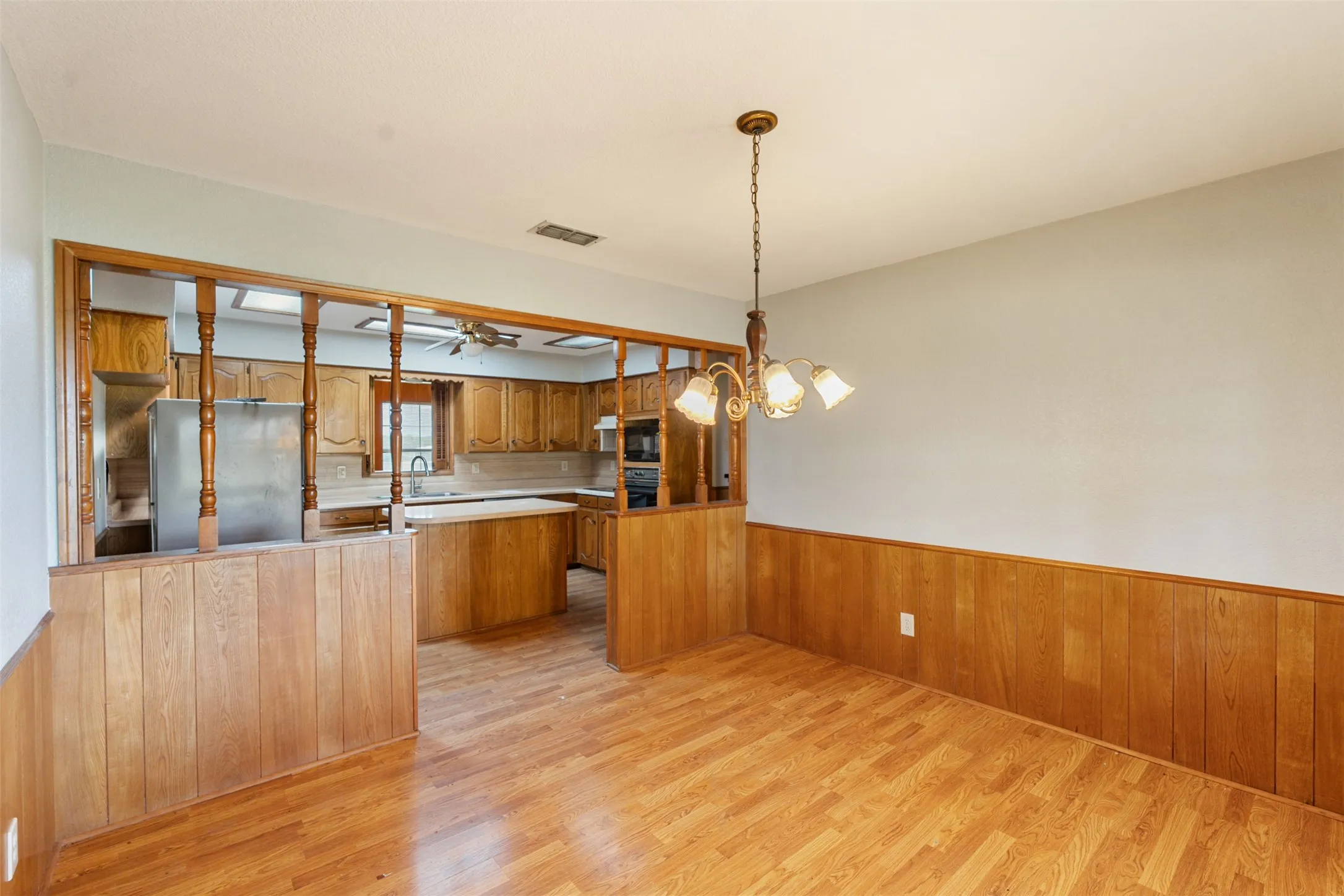 Farm For Sale in Van Zandt County , 32650 Fm 47 Highway, Canton, Texas 75103, 3 Bedroom, 2 Bathroom, 2 Garage spaces, 2,240 Sqft, built in 1984, mls#21299074, Real Estate Agent in Canton, Homes For Sale in Van Zandt county, Homes For Sale in Canton, Realtor in Canton Texas, Real Estate Brokerage Independent Realty Texas, Luminita Cordes Realtor