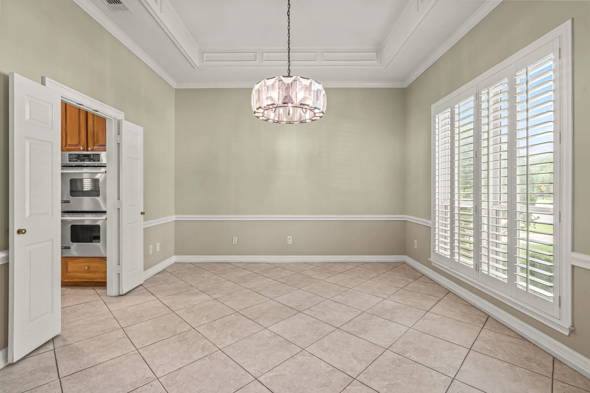 Single Family Residence For Sale in Tarrant County , 308 Southridge Lakes Parkway, Southlake, Texas 76092, 4 Bedroom, 3 Bathroom, 2 Garage spaces, 2,805 Sqft, built in 1990, mls#21296081, Real Estate Agent in Southlake, Homes For Sale in Tarrant county, Homes For Sale in Southlake, Realtor in Southlake Texas, Real Estate Brokerage Independent Realty Texas, Luminita Cordes Realtor