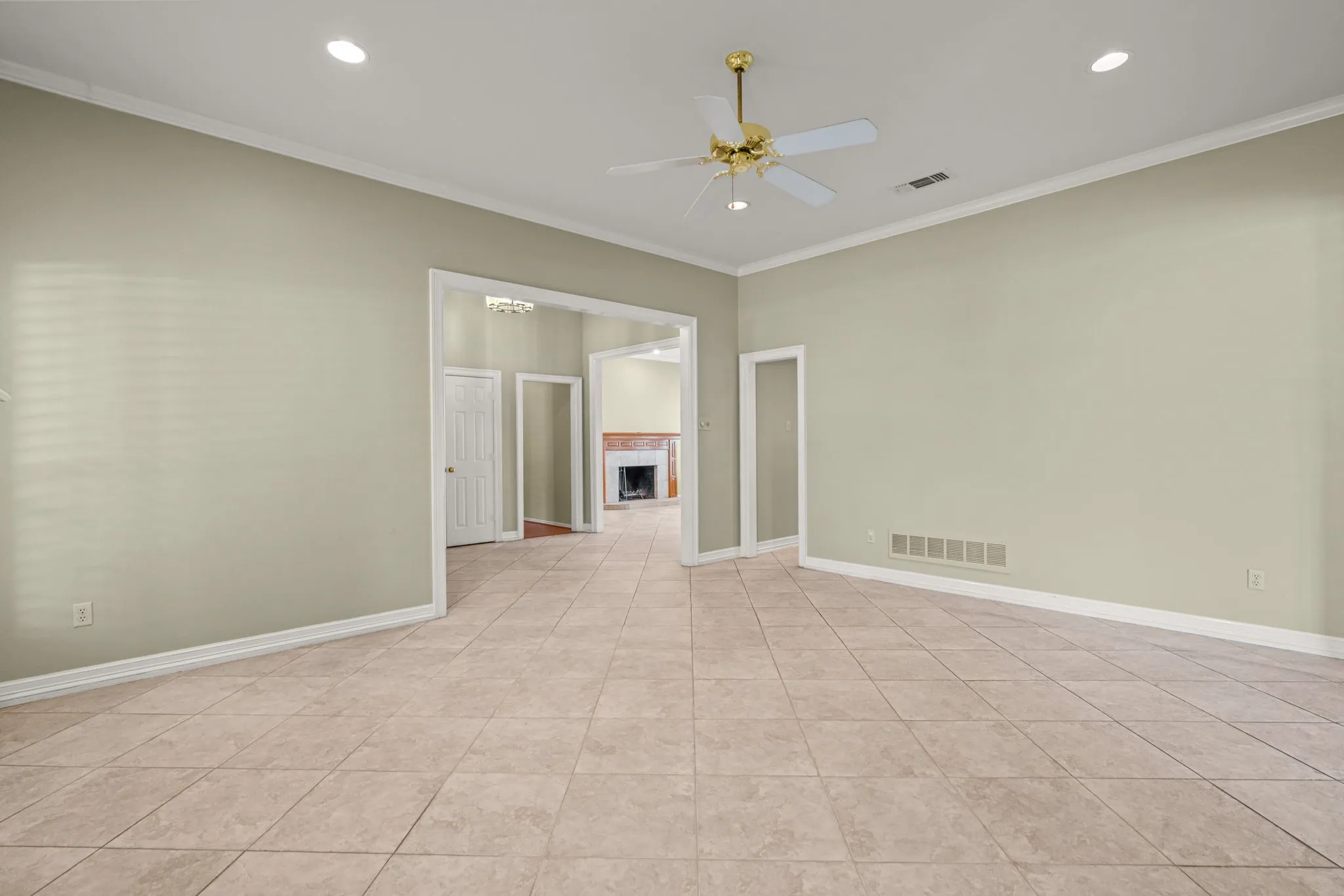 Single Family Residence For Sale in Tarrant County , 308 Southridge Lakes Parkway, Southlake, Texas 76092, 4 Bedroom, 3 Bathroom, 2 Garage spaces, 2,805 Sqft, built in 1990, mls#21296081, Real Estate Agent in Southlake, Homes For Sale in Tarrant county, Homes For Sale in Southlake, Realtor in Southlake Texas, Real Estate Brokerage Independent Realty Texas, Luminita Cordes Realtor