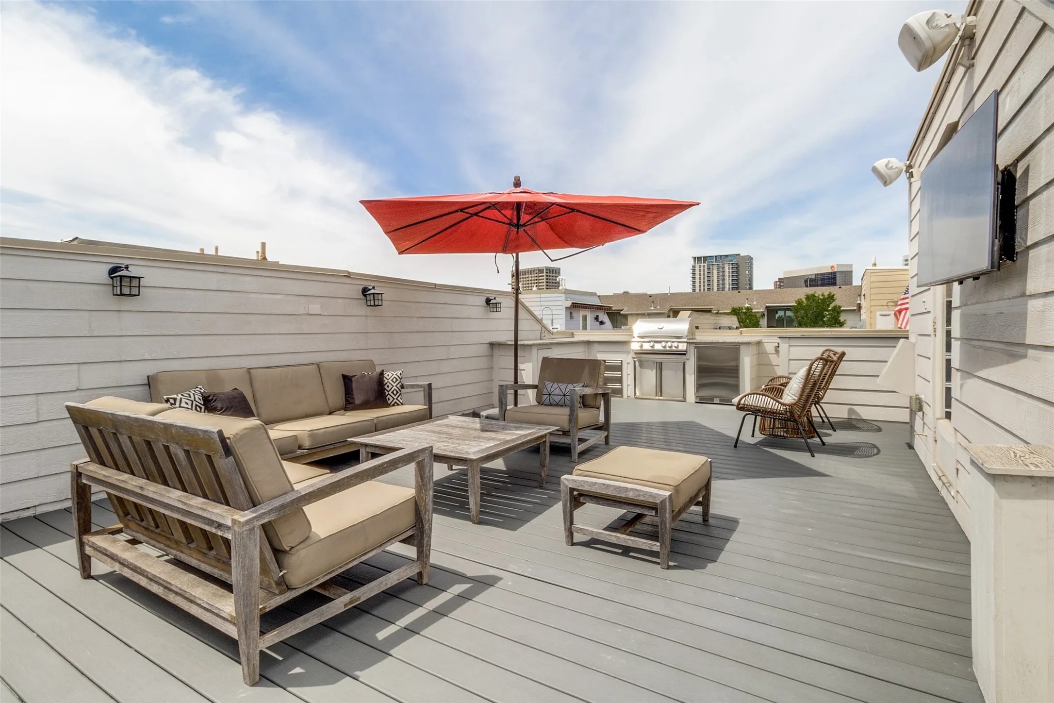 Condominium For Sale in Dallas County , 2411 N Hall Street 31, Dallas, Texas 75204, 2 Bedroom, 3 Bathroom, 2 Garage spaces, 1,810 Sqft, built in 2006, mls#21295774, Real Estate Agent in Dallas, Homes For Sale in Dallas county, Homes For Sale in Dallas, Realtor in Dallas Texas, Real Estate Brokerage Independent Realty Texas, Luminita Cordes Realtor