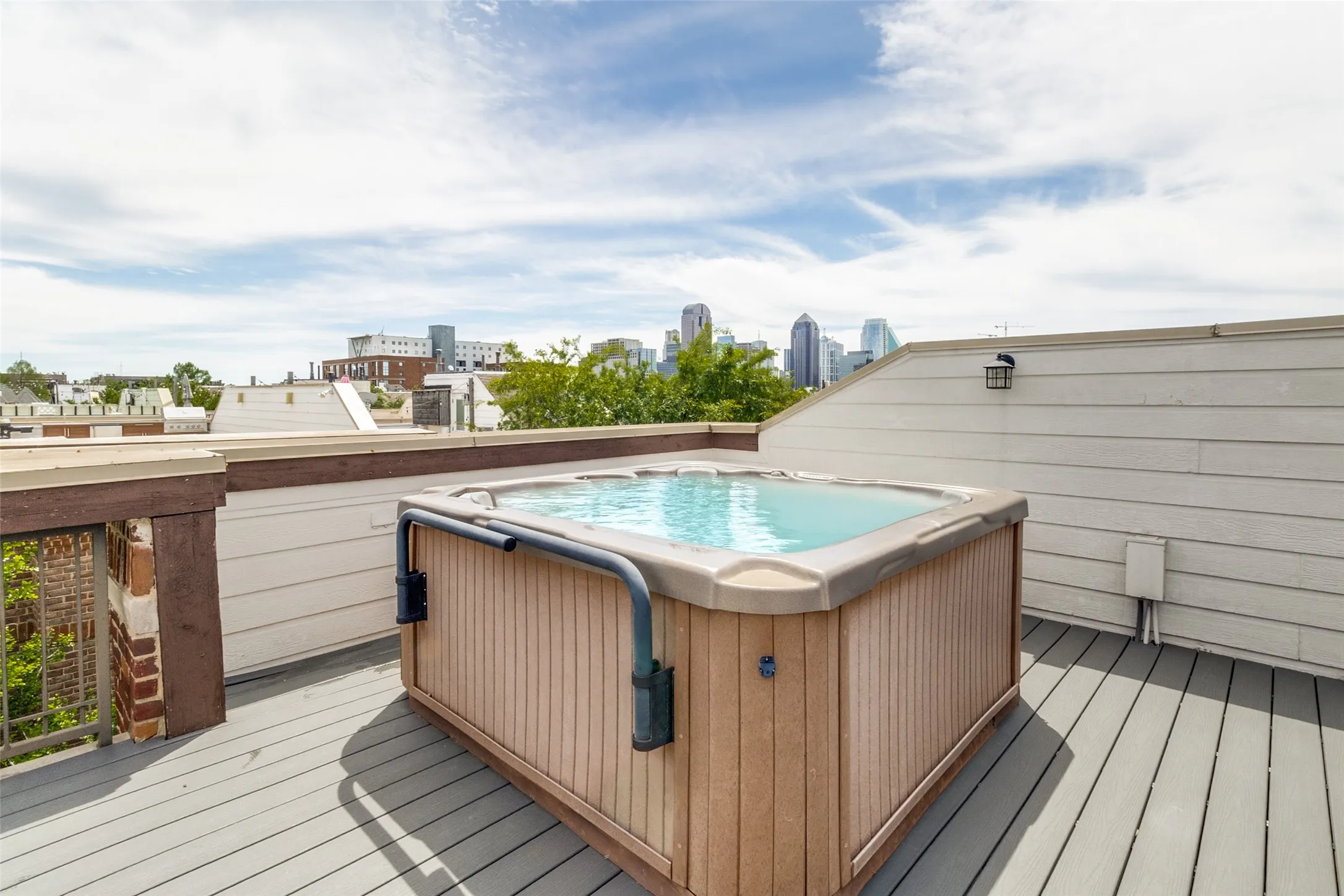 Condominium For Sale in Dallas County , 2411 N Hall Street 31, Dallas, Texas 75204, 2 Bedroom, 3 Bathroom, 2 Garage spaces, 1,810 Sqft, built in 2006, mls#21295774, Real Estate Agent in Dallas, Homes For Sale in Dallas county, Homes For Sale in Dallas, Realtor in Dallas Texas, Real Estate Brokerage Independent Realty Texas, Luminita Cordes Realtor