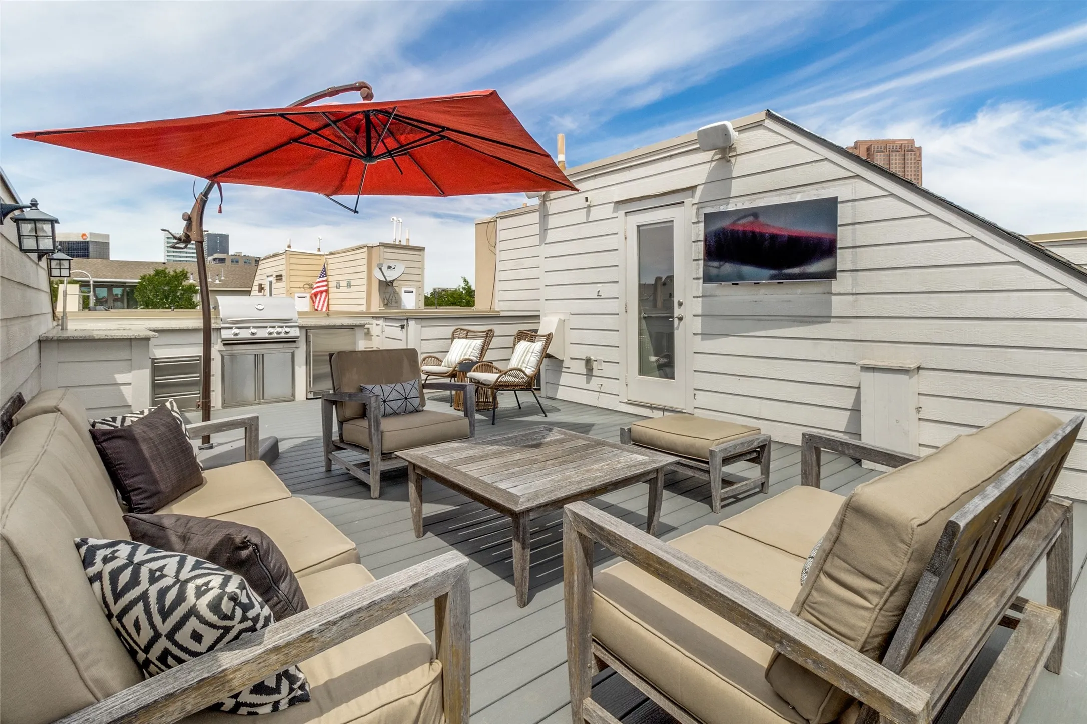 Condominium For Sale in Dallas County , 2411 N Hall Street 31, Dallas, Texas 75204, 2 Bedroom, 3 Bathroom, 2 Garage spaces, 1,810 Sqft, built in 2006, mls#21295774, Real Estate Agent in Dallas, Homes For Sale in Dallas county, Homes For Sale in Dallas, Realtor in Dallas Texas, Real Estate Brokerage Independent Realty Texas, Luminita Cordes Realtor