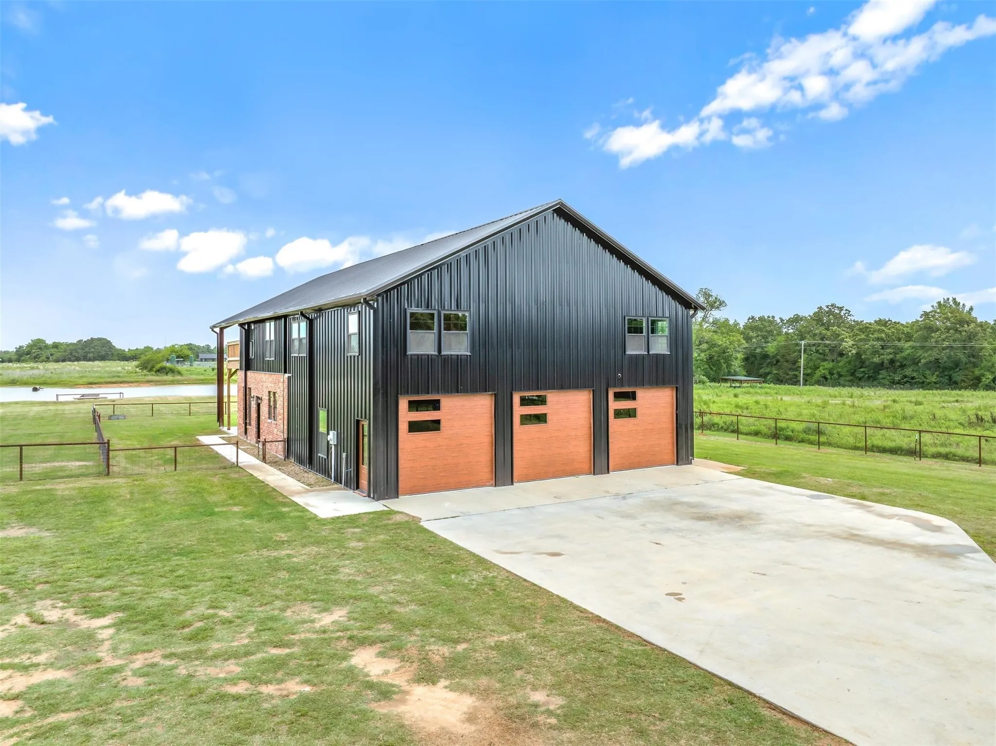 Single Family Residence For Sale in Van Zandt County , 412 Vz County Road 1413, Van, Texas 75790, 5 Bedroom, 4 Bathroom, 3 Garage spaces, 4,815 Sqft, built in 2023, mls#21299080, Real Estate Agent in Van, Homes For Sale in Van Zandt county, Homes For Sale in Van, Realtor in Van Texas, Real Estate Brokerage Independent Realty Texas, Luminita Cordes Realtor