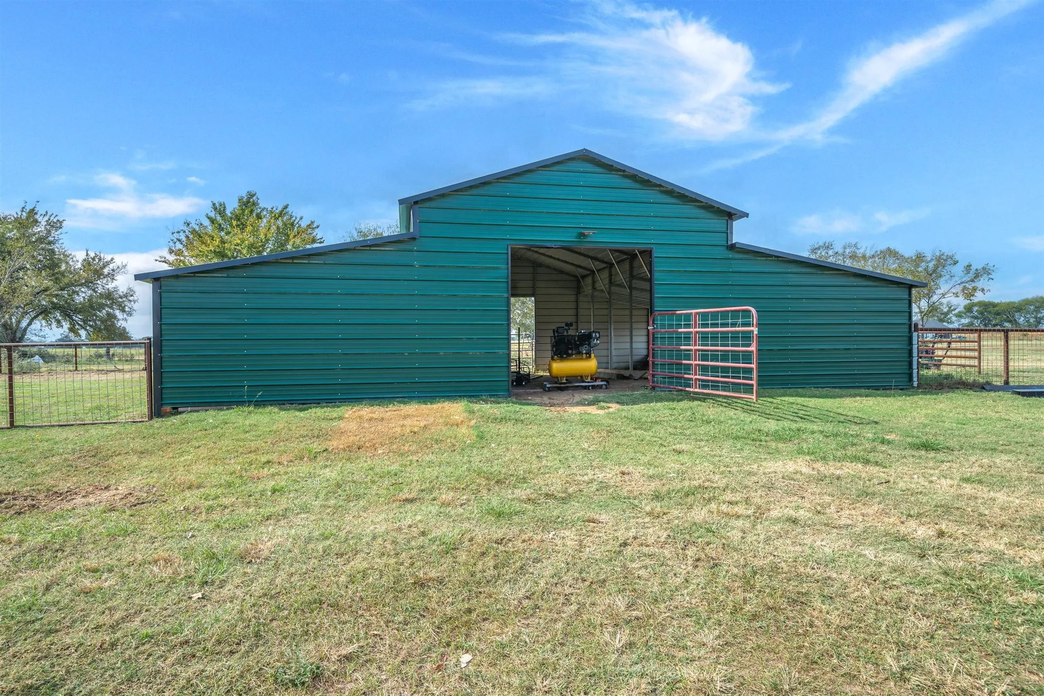 Single Family Residence For Sale in Van Zandt County , 412 Vz County Road 1413, Van, Texas 75790, 5 Bedroom, 4 Bathroom, 3 Garage spaces, 4,815 Sqft, built in 2023, mls#21299080, Real Estate Agent in Van, Homes For Sale in Van Zandt county, Homes For Sale in Van, Realtor in Van Texas, Real Estate Brokerage Independent Realty Texas, Luminita Cordes Realtor