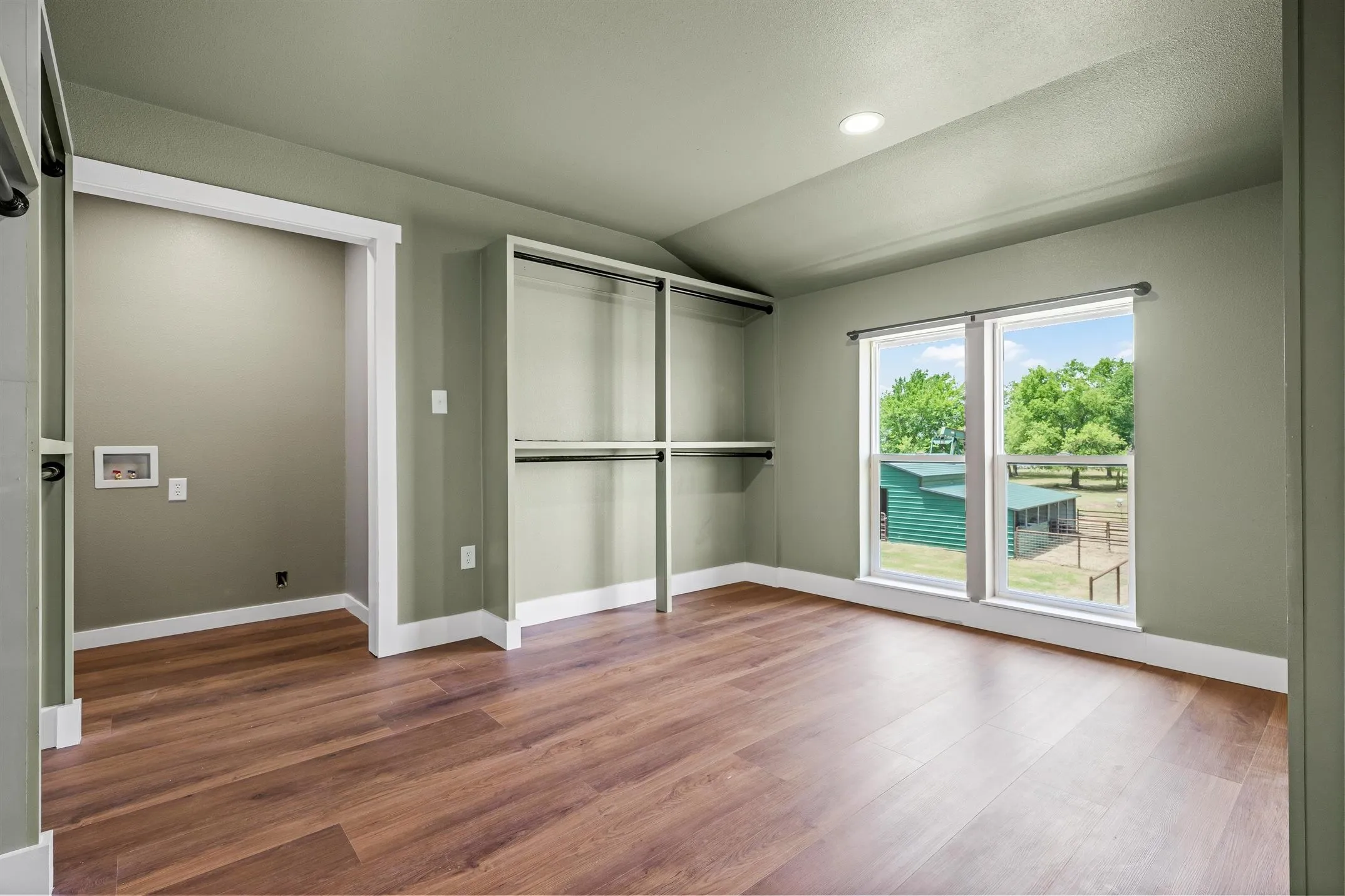Single Family Residence For Sale in Van Zandt County , 412 Vz County Road 1413, Van, Texas 75790, 5 Bedroom, 4 Bathroom, 3 Garage spaces, 4,815 Sqft, built in 2023, mls#21299080, Real Estate Agent in Van, Homes For Sale in Van Zandt county, Homes For Sale in Van, Realtor in Van Texas, Real Estate Brokerage Independent Realty Texas, Luminita Cordes Realtor