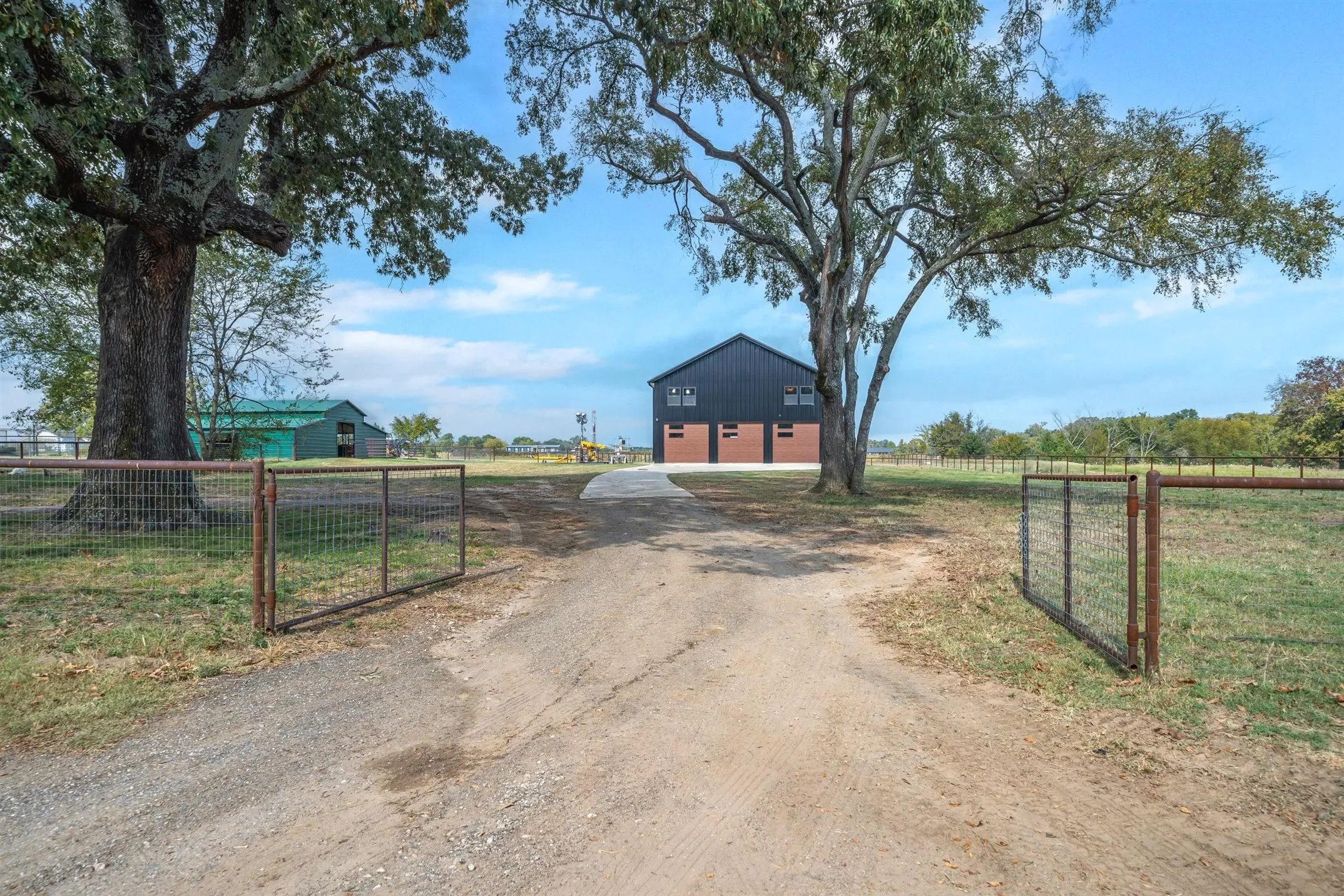 Single Family Residence For Sale in Van Zandt County , 412 Vz County Road 1413, Van, Texas 75790, 5 Bedroom, 4 Bathroom, 3 Garage spaces, 4,815 Sqft, built in 2023, mls#21299080, Real Estate Agent in Van, Homes For Sale in Van Zandt county, Homes For Sale in Van, Realtor in Van Texas, Real Estate Brokerage Independent Realty Texas, Luminita Cordes Realtor