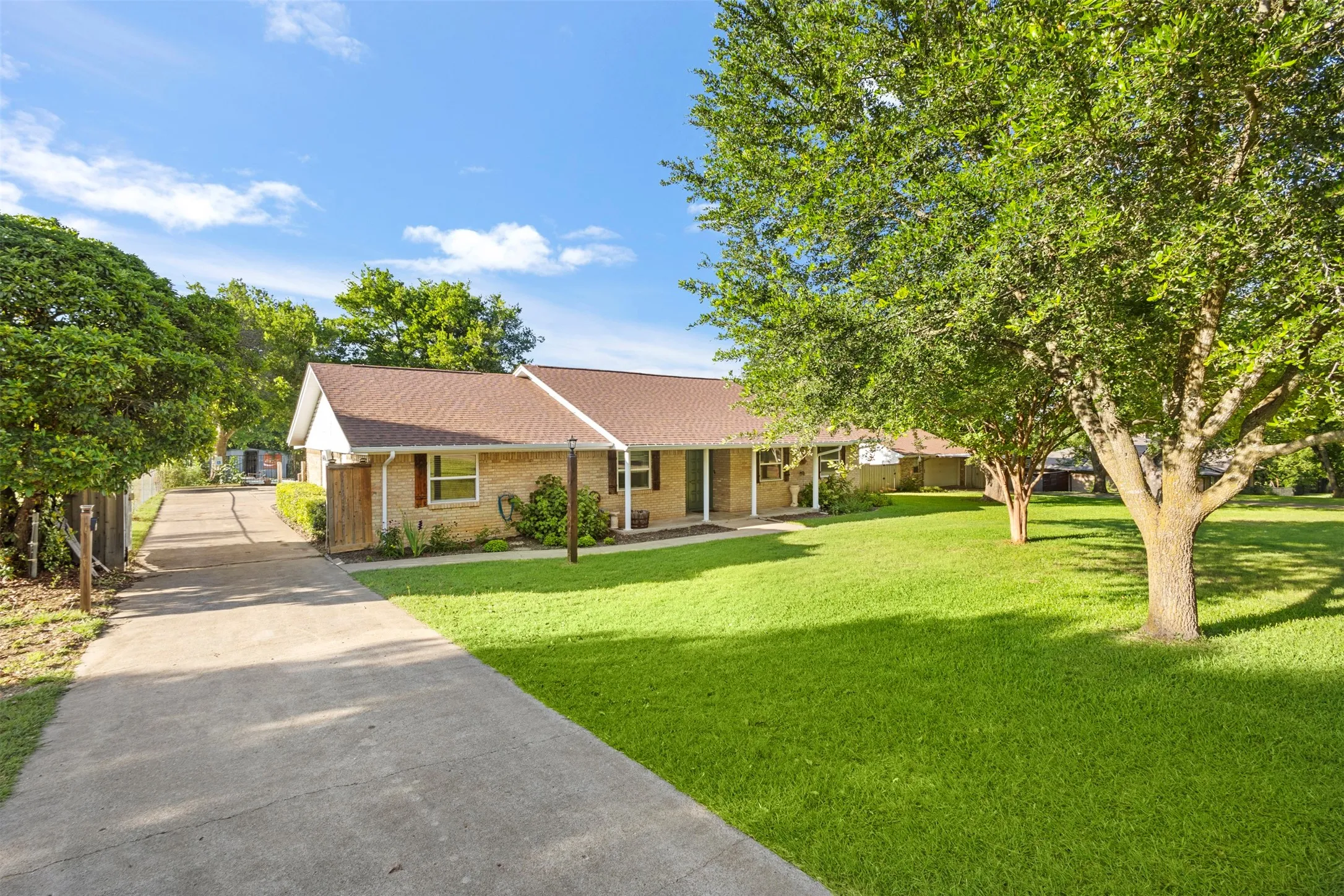 Long driveway already equipped with gated entry