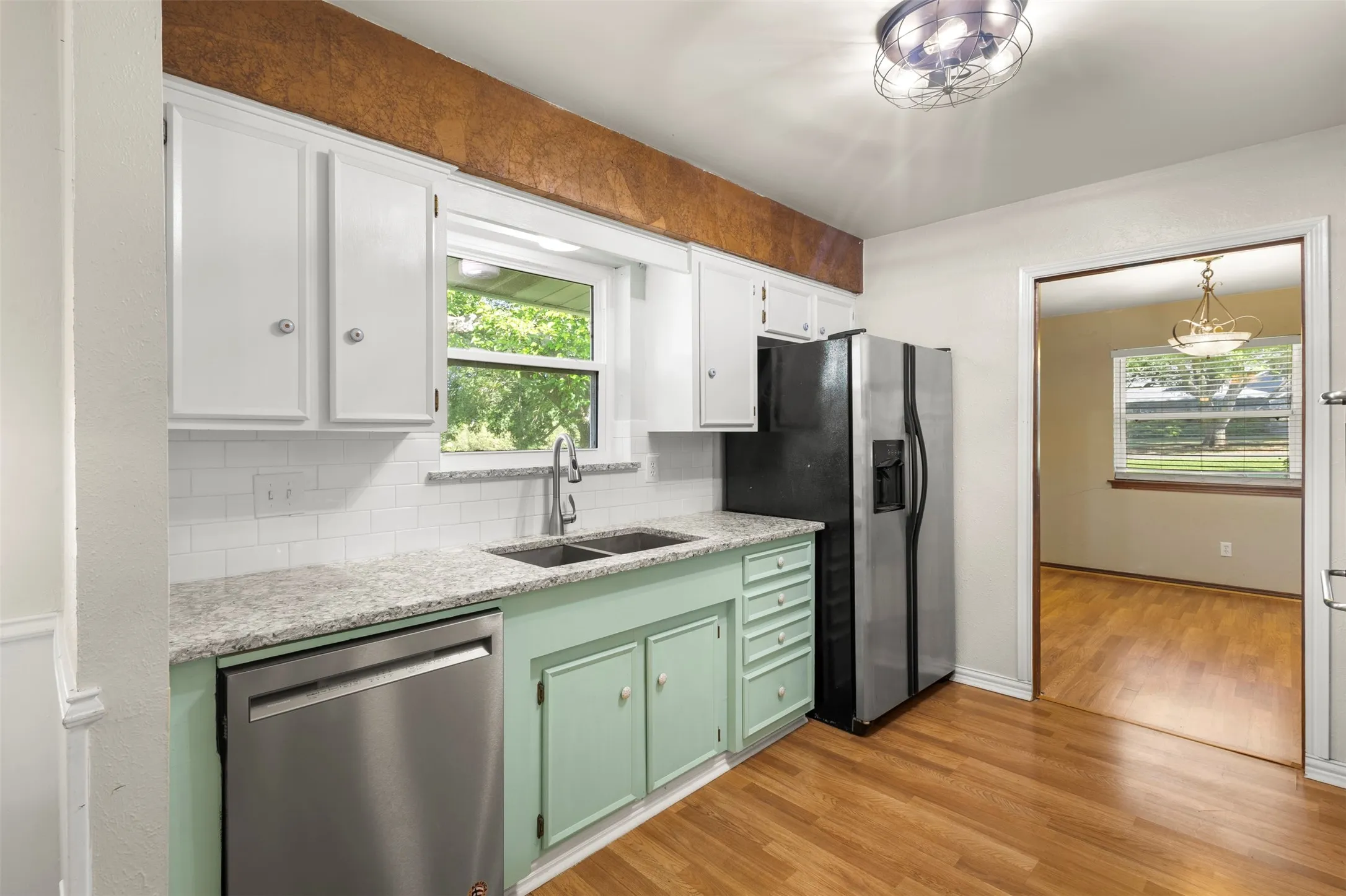 Refrigerator to convey