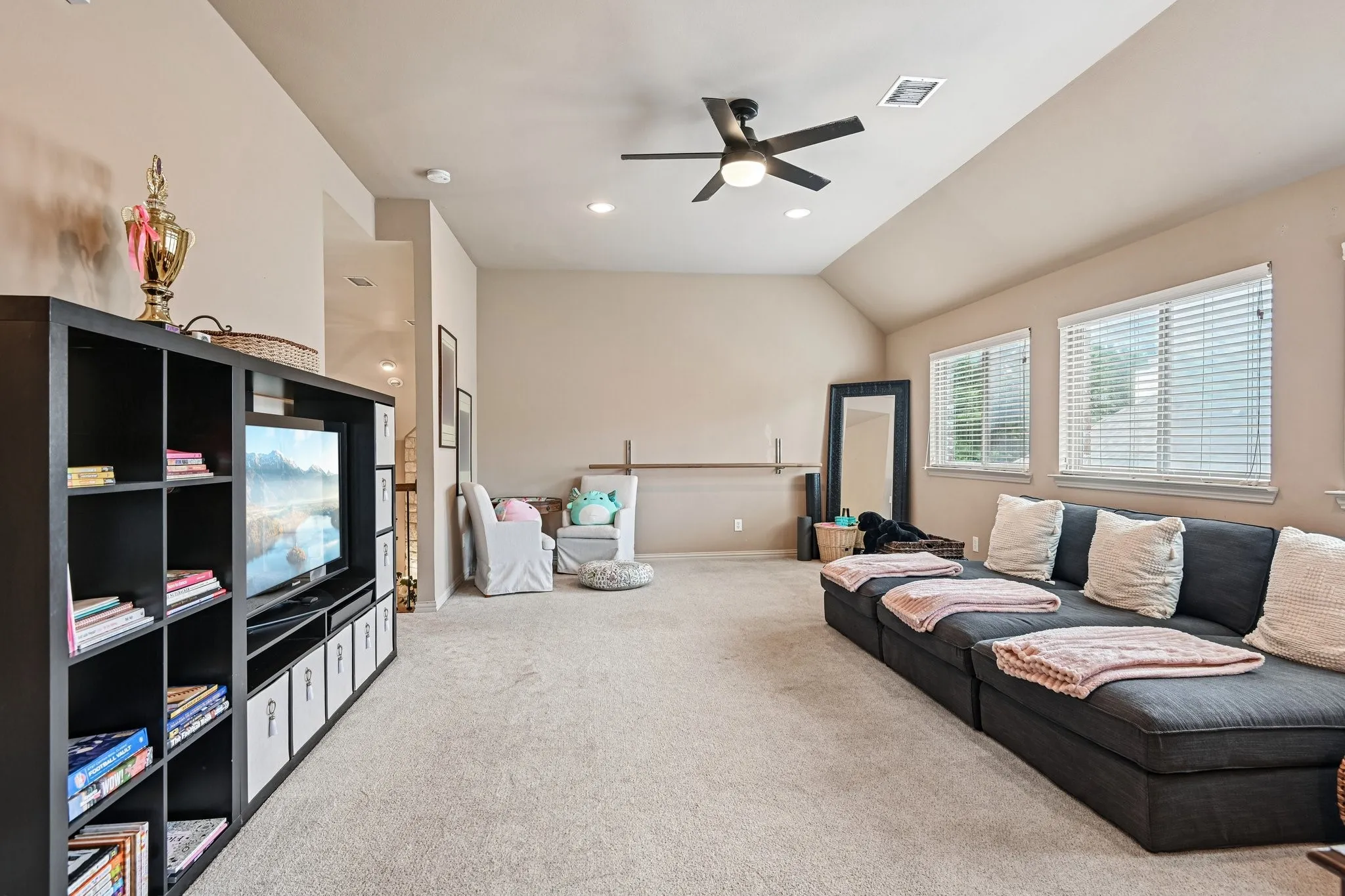 Single Family Residence For Sale in Collin County , 9566 Avalon Drive, Frisco, Texas 75035, 5 Bedroom, 4 Bathroom, 2 Garage spaces, 3,395 Sqft, built in 2008, mls#21297587, Real Estate Agent in Frisco, Homes For Sale in Collin county, Homes For Sale in Frisco, Realtor in Frisco Texas, Real Estate Brokerage Independent Realty Texas, Luminita Cordes Realtor