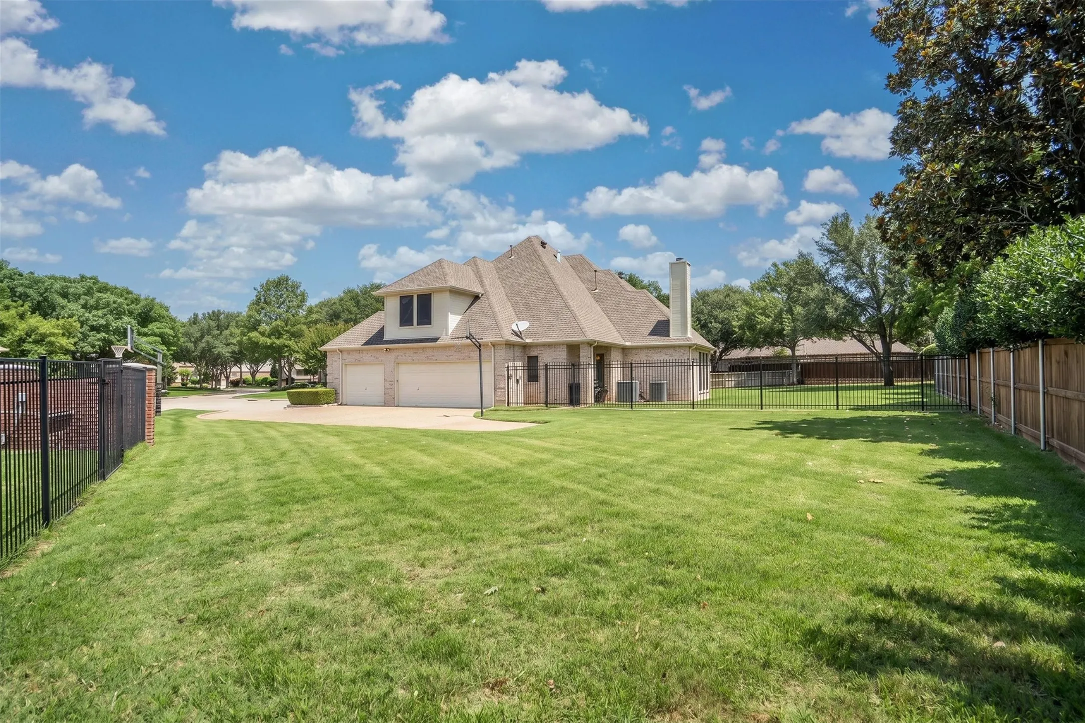 Single Family Residence For Rent in Tarrant County , 703 Verdun Court, Southlake, Texas 76092, 5 Bedroom, 5 Bathroom, 3 Garage spaces, 4,192 Sqft, built in 1997, mls#21295560, Real Estate Agent in Southlake, Homes For Rent in Tarrant county, Homes For Rent in Southlake, Realtor in Southlake Texas, Real Estate Brokerage Independent Realty Texas, Luminita Cordes Realtor