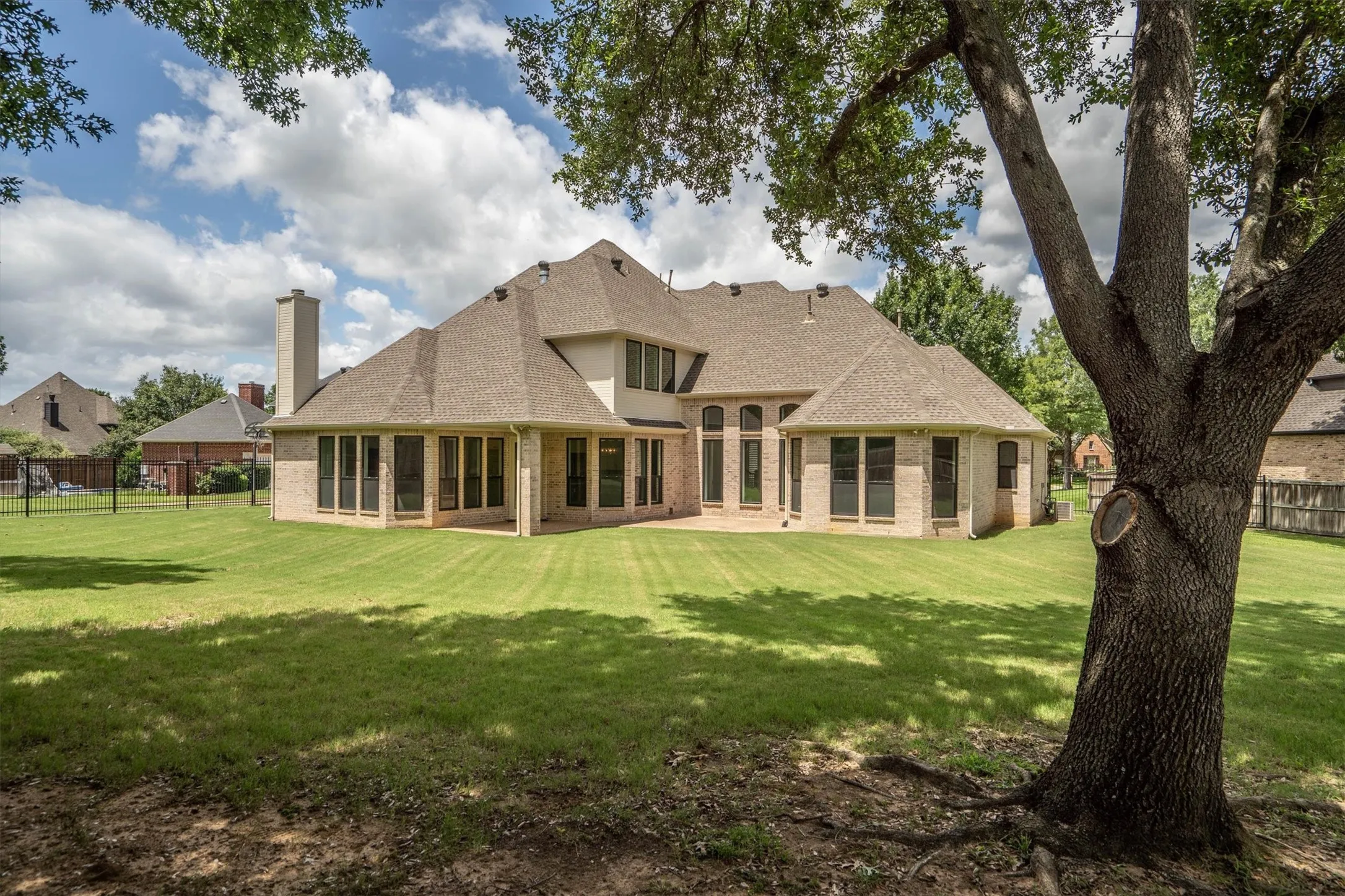 Single Family Residence For Rent in Tarrant County , 703 Verdun Court, Southlake, Texas 76092, 5 Bedroom, 5 Bathroom, 3 Garage spaces, 4,192 Sqft, built in 1997, mls#21295560, Real Estate Agent in Southlake, Homes For Rent in Tarrant county, Homes For Rent in Southlake, Realtor in Southlake Texas, Real Estate Brokerage Independent Realty Texas, Luminita Cordes Realtor