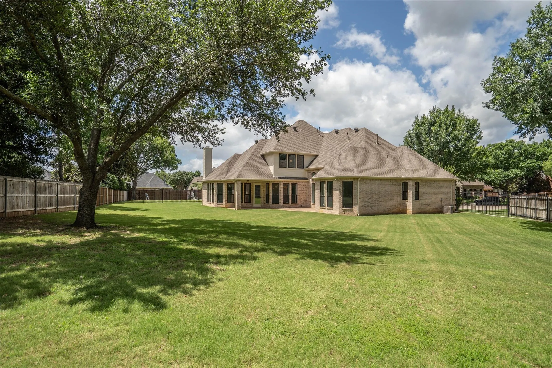 Single Family Residence For Rent in Tarrant County , 703 Verdun Court, Southlake, Texas 76092, 5 Bedroom, 5 Bathroom, 3 Garage spaces, 4,192 Sqft, built in 1997, mls#21295560, Real Estate Agent in Southlake, Homes For Rent in Tarrant county, Homes For Rent in Southlake, Realtor in Southlake Texas, Real Estate Brokerage Independent Realty Texas, Luminita Cordes Realtor