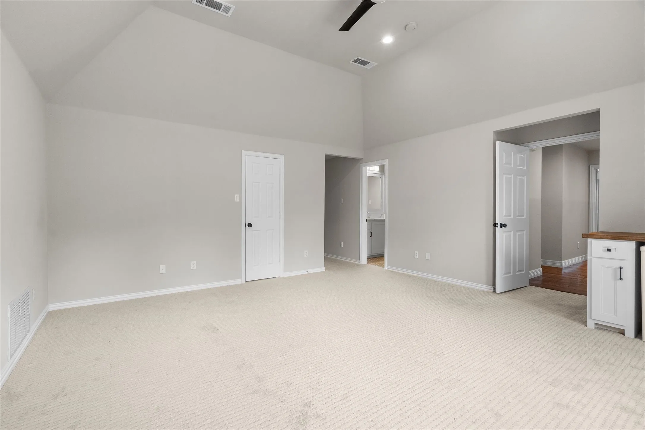 Single Family Residence For Rent in Tarrant County , 703 Verdun Court, Southlake, Texas 76092, 5 Bedroom, 5 Bathroom, 3 Garage spaces, 4,192 Sqft, built in 1997, mls#21295560, Real Estate Agent in Southlake, Homes For Rent in Tarrant county, Homes For Rent in Southlake, Realtor in Southlake Texas, Real Estate Brokerage Independent Realty Texas, Luminita Cordes Realtor