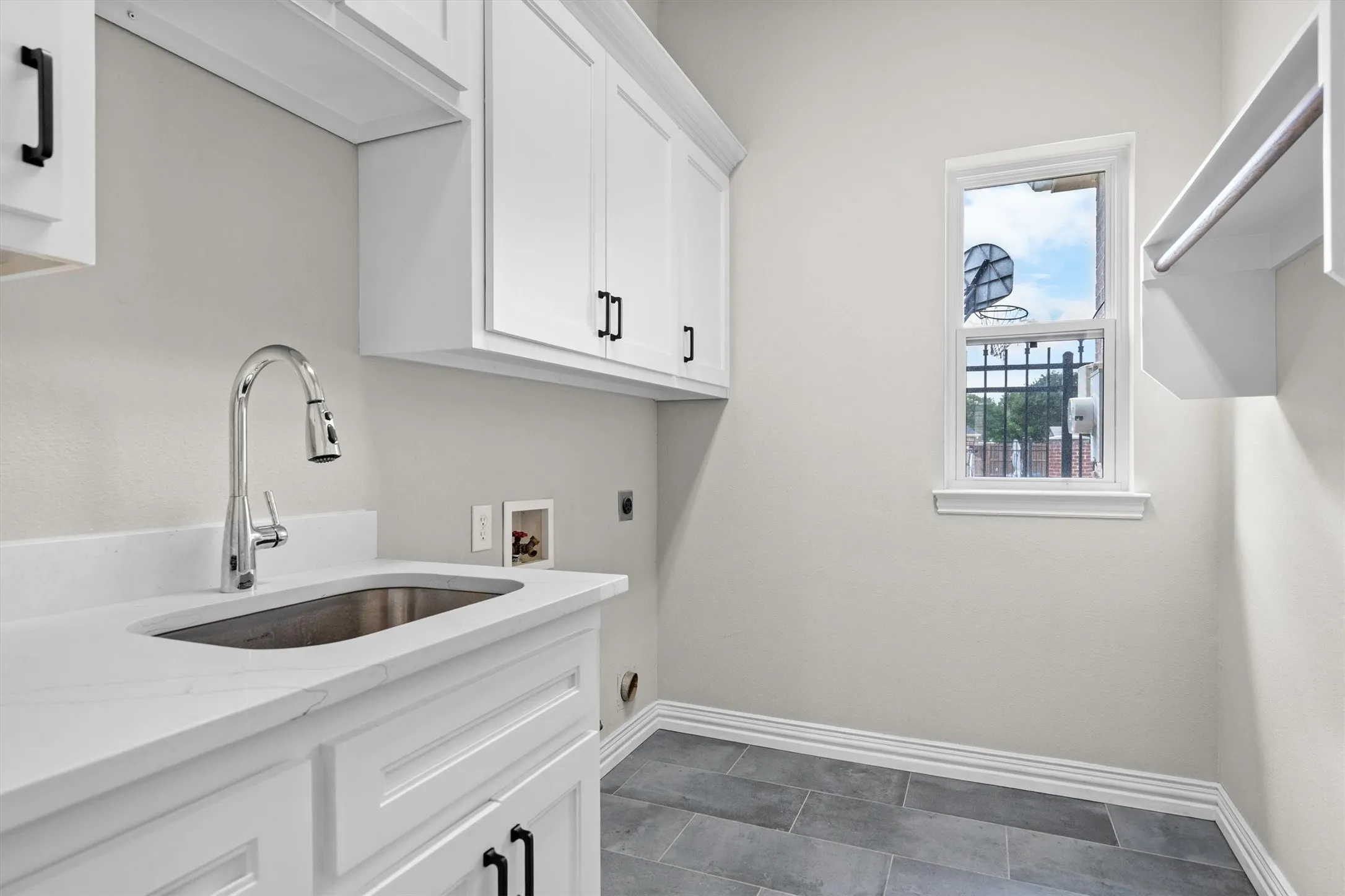 Single Family Residence For Rent in Tarrant County , 703 Verdun Court, Southlake, Texas 76092, 5 Bedroom, 5 Bathroom, 3 Garage spaces, 4,192 Sqft, built in 1997, mls#21295560, Real Estate Agent in Southlake, Homes For Rent in Tarrant county, Homes For Rent in Southlake, Realtor in Southlake Texas, Real Estate Brokerage Independent Realty Texas, Luminita Cordes Realtor