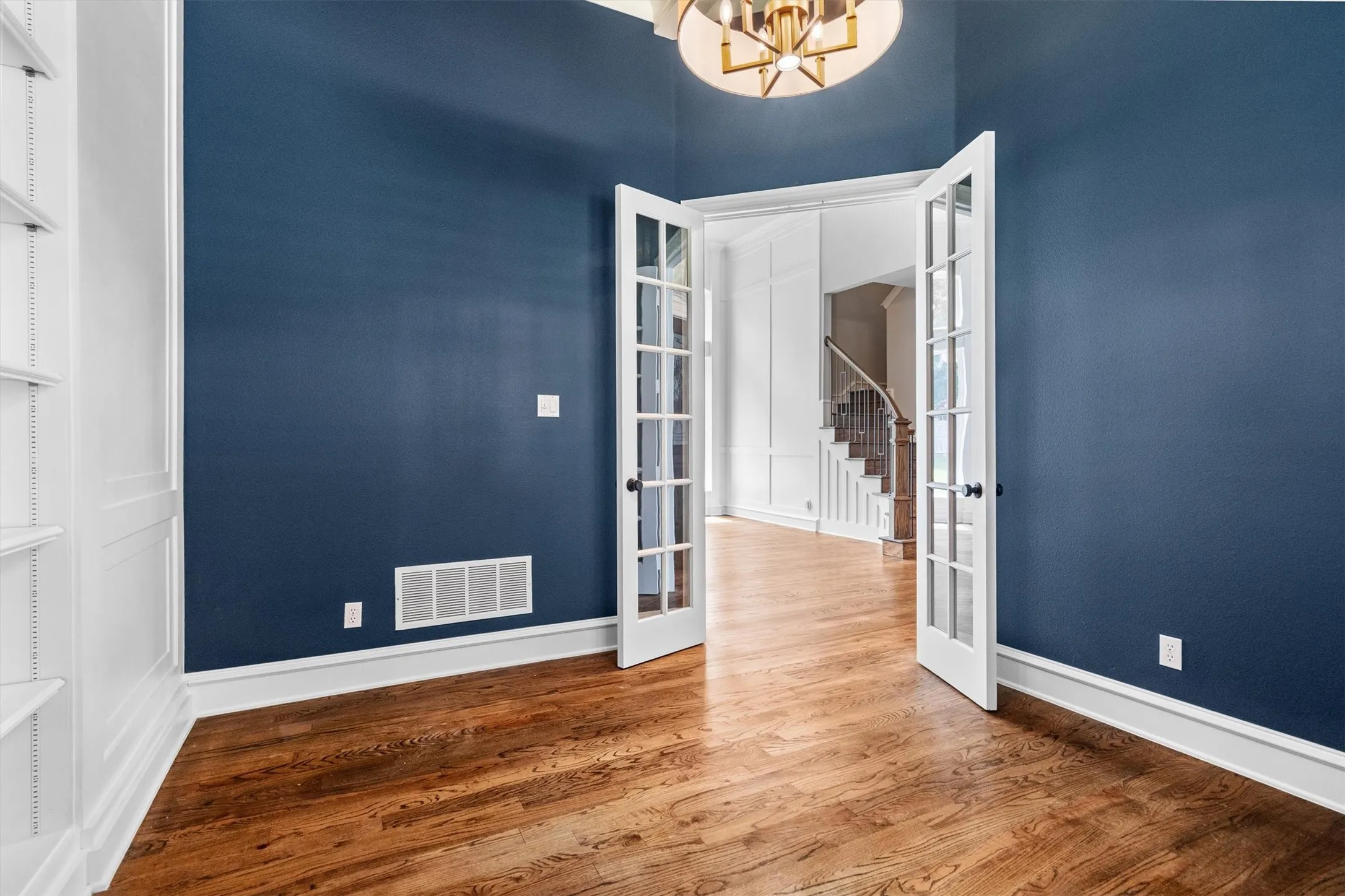 Single Family Residence For Rent in Tarrant County , 703 Verdun Court, Southlake, Texas 76092, 5 Bedroom, 5 Bathroom, 3 Garage spaces, 4,192 Sqft, built in 1997, mls#21295560, Real Estate Agent in Southlake, Homes For Rent in Tarrant county, Homes For Rent in Southlake, Realtor in Southlake Texas, Real Estate Brokerage Independent Realty Texas, Luminita Cordes Realtor