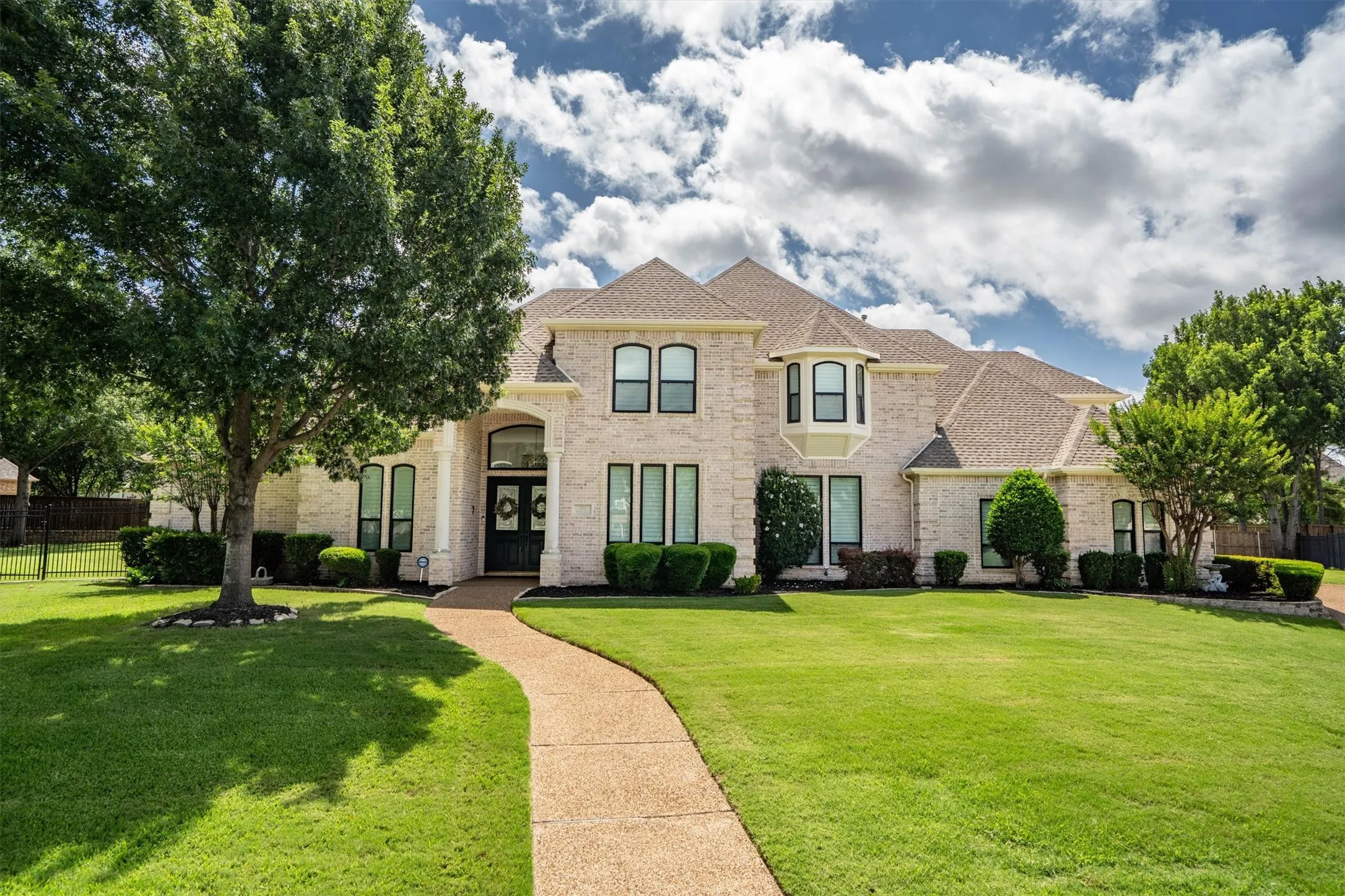 Single Family Residence For Rent in Tarrant County , 703 Verdun Court, Southlake, Texas 76092, 5 Bedroom, 5 Bathroom, 3 Garage spaces, 4,192 Sqft, built in 1997, mls#21295560, Real Estate Agent in Southlake, Homes For Rent in Tarrant county, Homes For Rent in Southlake, Realtor in Southlake Texas, Real Estate Brokerage Independent Realty Texas, Luminita Cordes Realtor