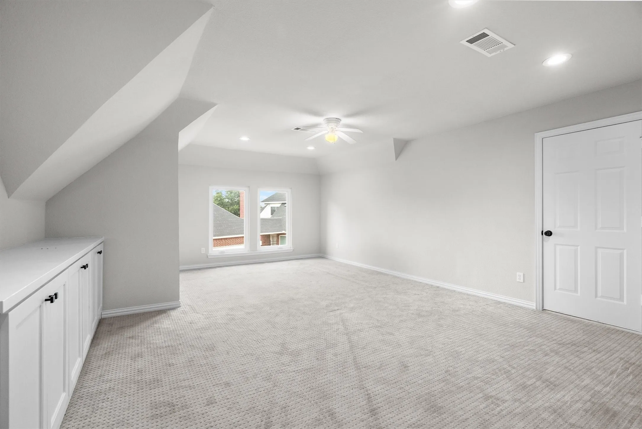 Single Family Residence For Rent in Tarrant County , 703 Verdun Court, Southlake, Texas 76092, 5 Bedroom, 5 Bathroom, 3 Garage spaces, 4,192 Sqft, built in 1997, mls#21295560, Real Estate Agent in Southlake, Homes For Rent in Tarrant county, Homes For Rent in Southlake, Realtor in Southlake Texas, Real Estate Brokerage Independent Realty Texas, Luminita Cordes Realtor