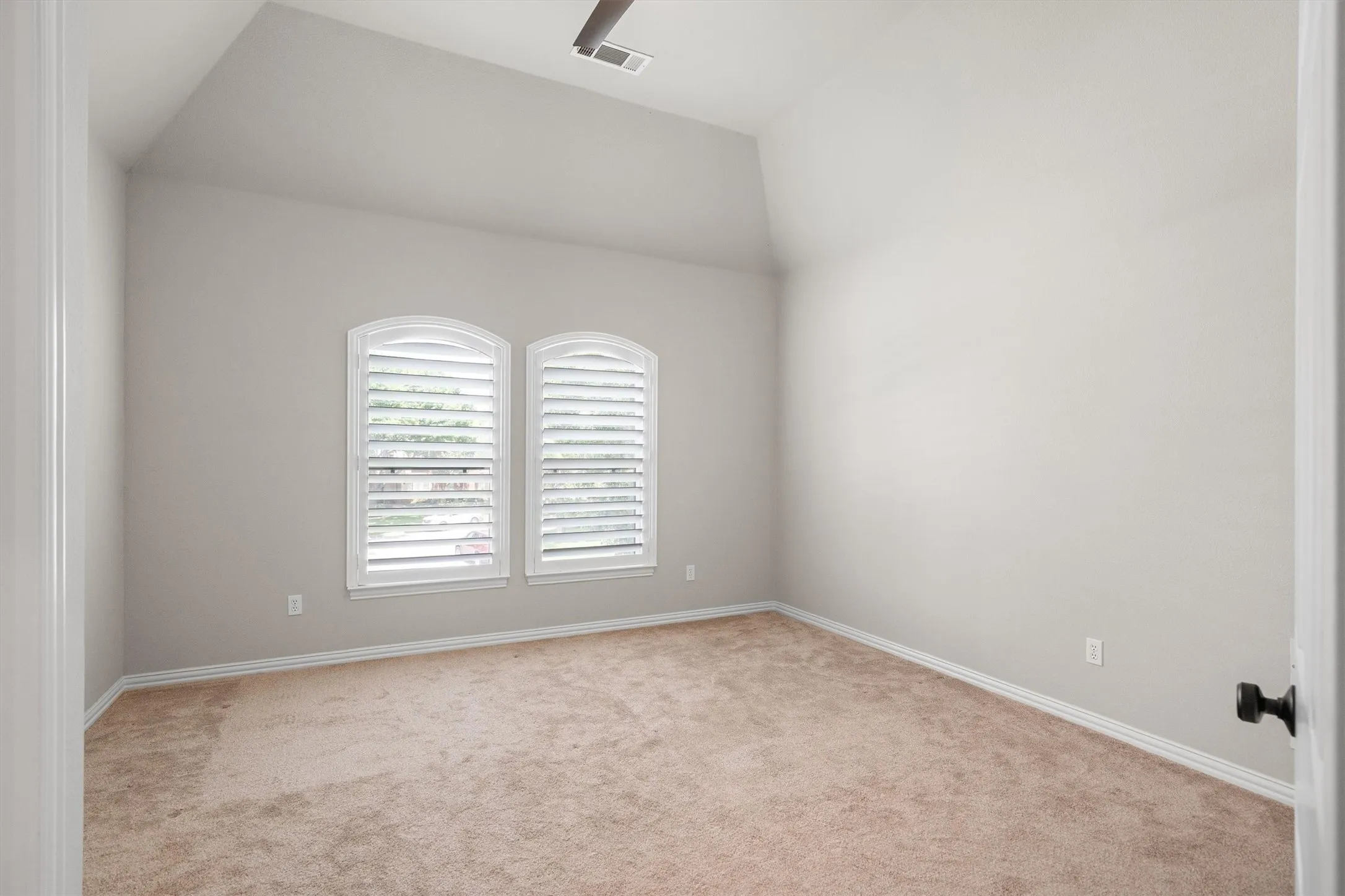 Single Family Residence For Rent in Tarrant County , 703 Verdun Court, Southlake, Texas 76092, 5 Bedroom, 5 Bathroom, 3 Garage spaces, 4,192 Sqft, built in 1997, mls#21295560, Real Estate Agent in Southlake, Homes For Rent in Tarrant county, Homes For Rent in Southlake, Realtor in Southlake Texas, Real Estate Brokerage Independent Realty Texas, Luminita Cordes Realtor