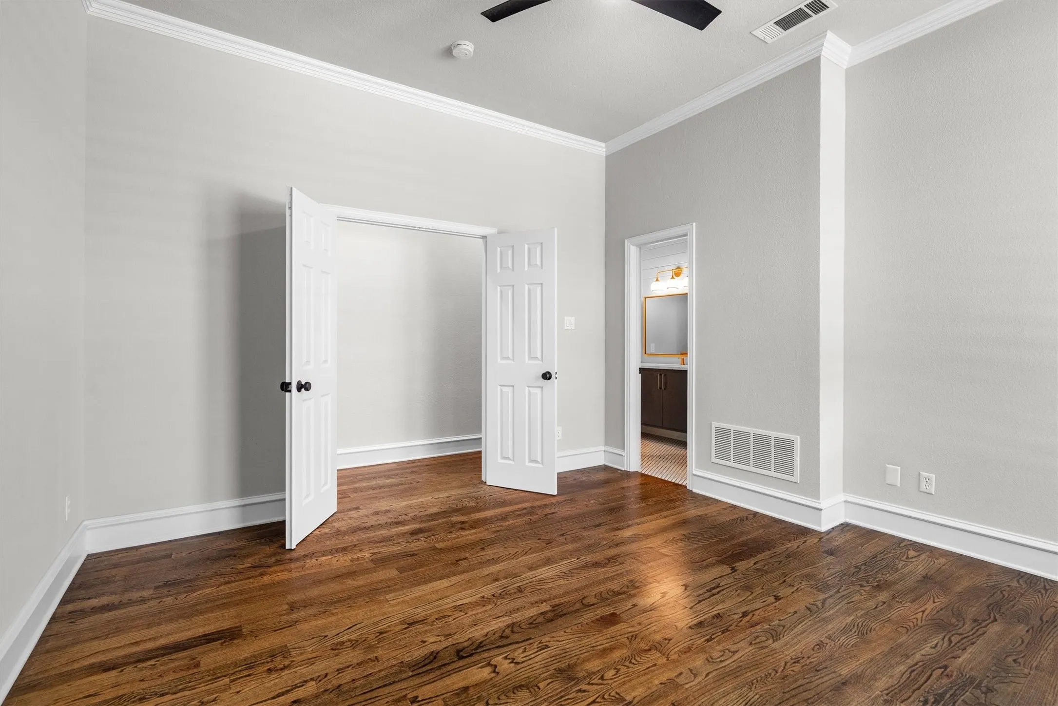 Single Family Residence For Rent in Tarrant County , 703 Verdun Court, Southlake, Texas 76092, 5 Bedroom, 5 Bathroom, 3 Garage spaces, 4,192 Sqft, built in 1997, mls#21295560, Real Estate Agent in Southlake, Homes For Rent in Tarrant county, Homes For Rent in Southlake, Realtor in Southlake Texas, Real Estate Brokerage Independent Realty Texas, Luminita Cordes Realtor