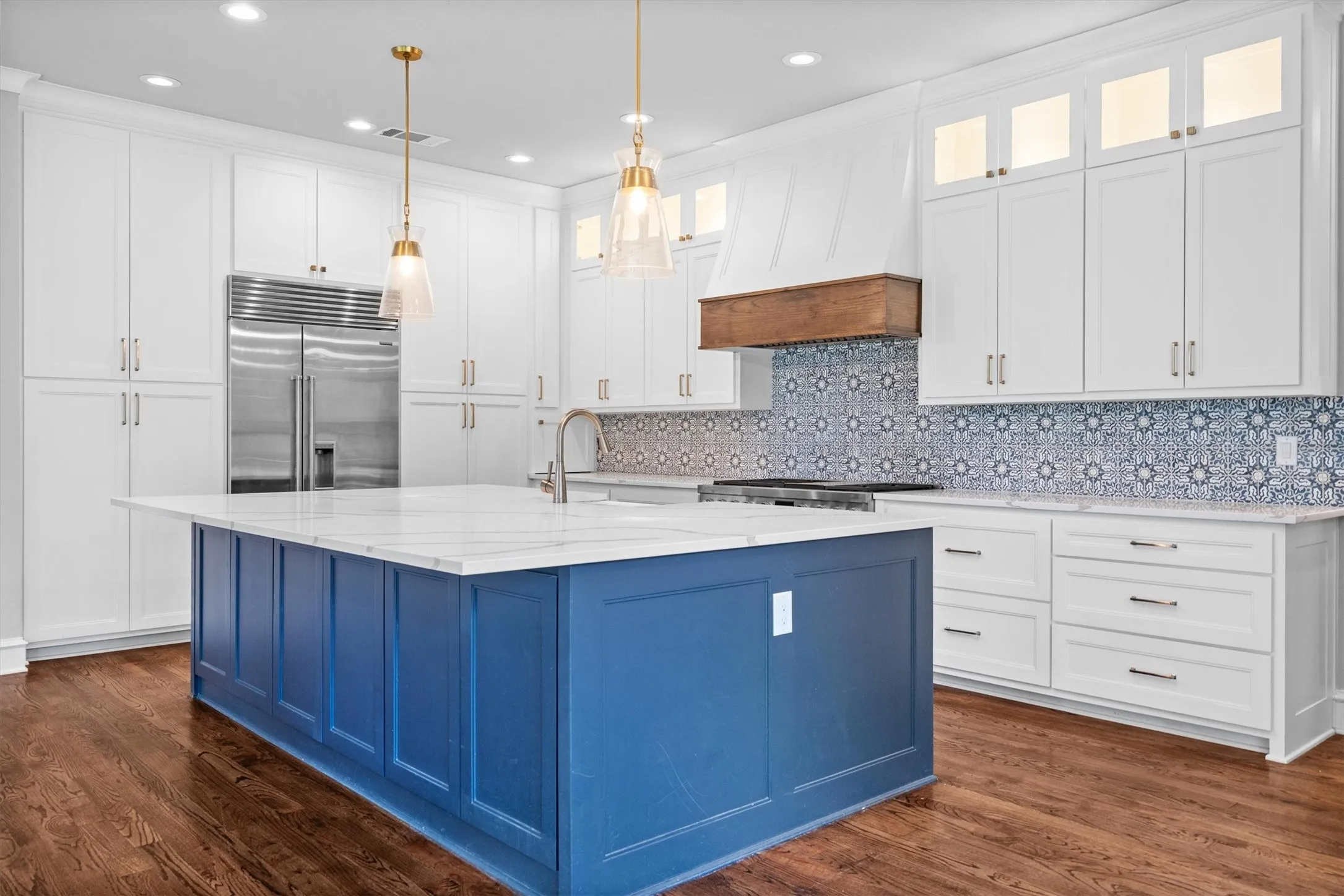 Single Family Residence For Rent in Tarrant County , 703 Verdun Court, Southlake, Texas 76092, 5 Bedroom, 5 Bathroom, 3 Garage spaces, 4,192 Sqft, built in 1997, mls#21295560, Real Estate Agent in Southlake, Homes For Rent in Tarrant county, Homes For Rent in Southlake, Realtor in Southlake Texas, Real Estate Brokerage Independent Realty Texas, Luminita Cordes Realtor