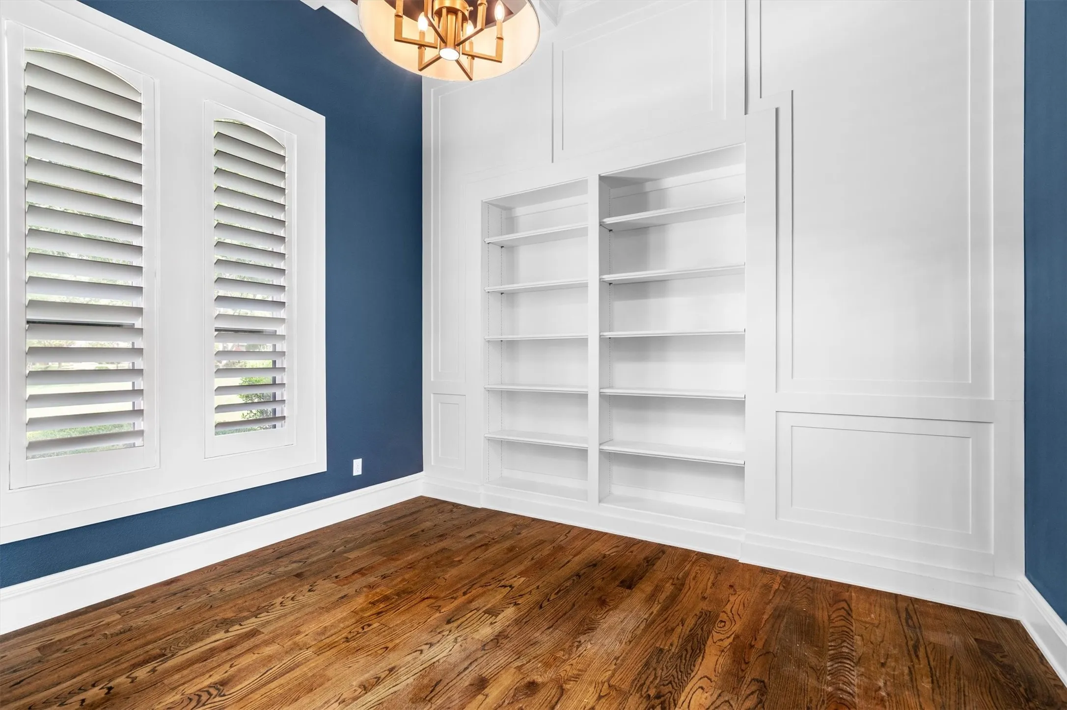 Single Family Residence For Rent in Tarrant County , 703 Verdun Court, Southlake, Texas 76092, 5 Bedroom, 5 Bathroom, 3 Garage spaces, 4,192 Sqft, built in 1997, mls#21295560, Real Estate Agent in Southlake, Homes For Rent in Tarrant county, Homes For Rent in Southlake, Realtor in Southlake Texas, Real Estate Brokerage Independent Realty Texas, Luminita Cordes Realtor