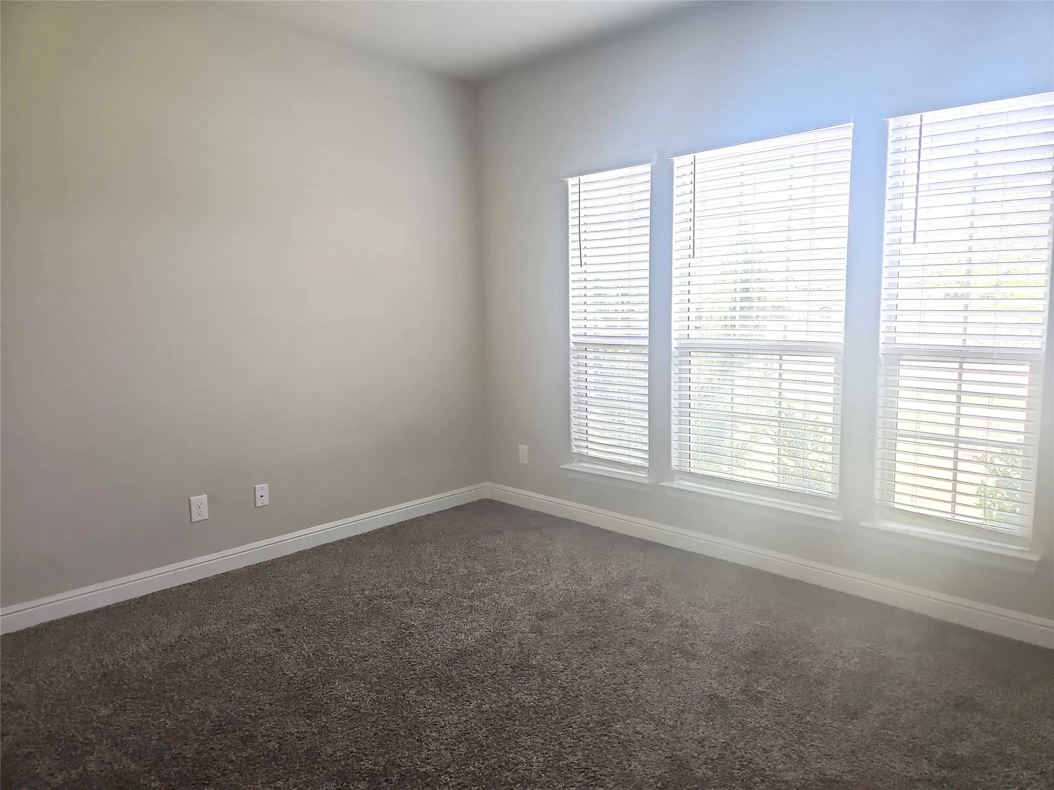 Single Family Residence For Sale in Ellis County , 302 Clayton Street, Glenn Heights, Texas 75154, 4 Bedroom, 2 Bathroom, 2 Garage spaces, 2,228 Sqft, built in 2022, Price $350,000, mls#21299136, Real Estate Agent in Glenn Heights, Homes For Sale in Ellis county, Homes For Sale in Glenn Heights, Realtor in Glenn Heights Texas, Real Estate Brokerage Independent Realty Texas, Luminita Cordes Realtor