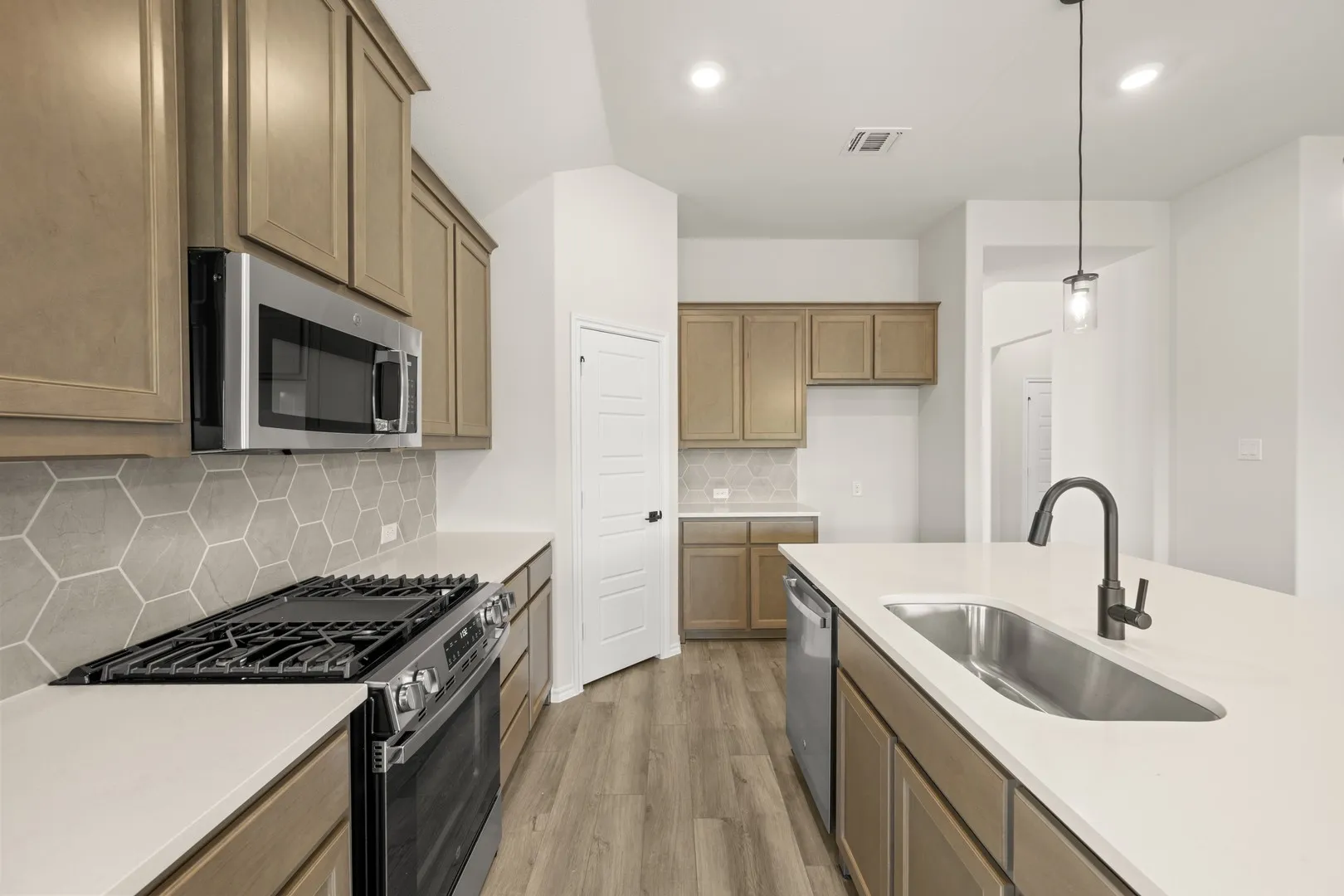 DFW-Hunters Ridge -Concept 1991-1000 Birchwood Drive-Kitchen-Risewell Homes-3