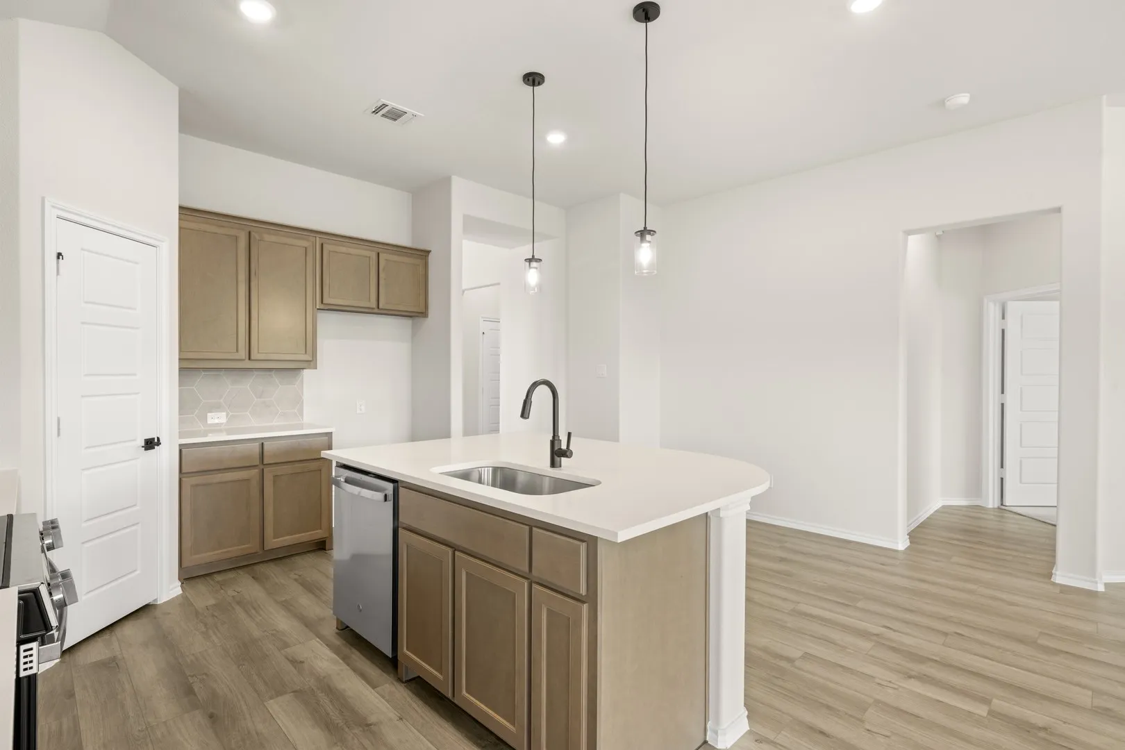 DFW-Hunters Ridge -Concept 1991-1000 Birchwood Drive-Kitchen-Risewell Homes-5