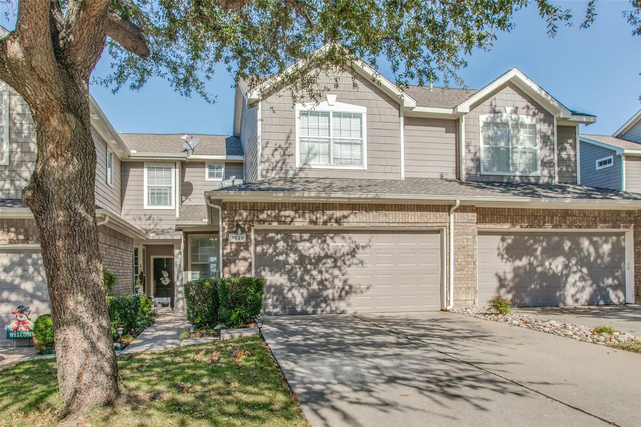 Townhouse For Sale in Collin County , 3029 Rolling Meadow Drive, Plano, Texas 75025, 2 Bedroom, 3 Bathroom, 2 Garage spaces, 1,535 Sqft, built in 2000, Price $309,500, mls#21299589, Real Estate Agent in Plano, Homes For Sale in Collin county, Homes For Sale in Plano, Realtor in Plano Texas, Real Estate Brokerage Independent Realty Texas, Luminita Cordes Realtor