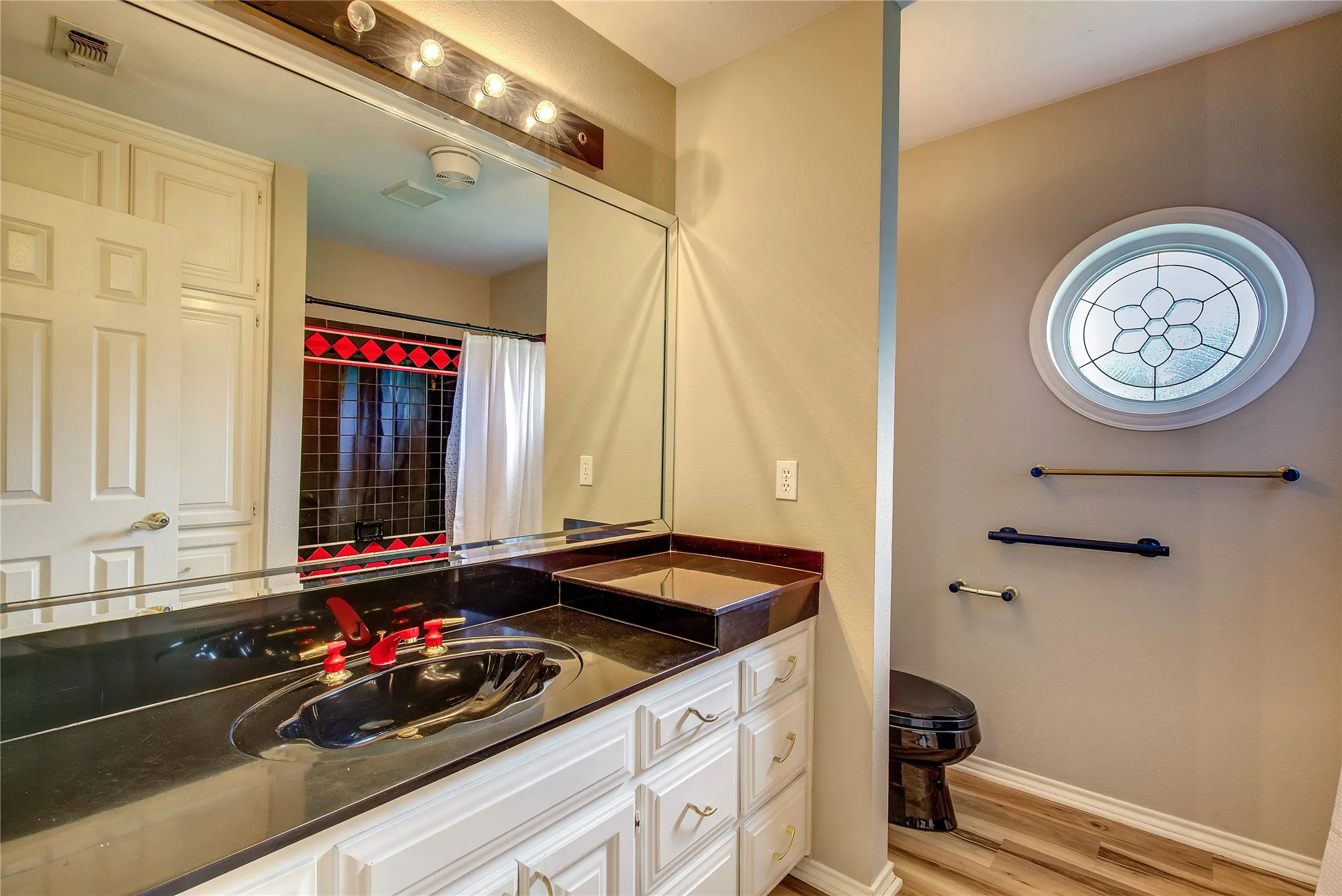 Single Family Residence For Sale in Hunt County , 900 River Oaks Drive, Greenville, Texas 75402, 3 Bedroom, 2 Bathroom, 5 Garage spaces, 1,990 Sqft, built in 1992, mls#21297156, Real Estate Agent in Greenville, Homes For Sale in Hunt county, Homes For Sale in Greenville, Realtor in Greenville Texas, Real Estate Brokerage Independent Realty Texas, Luminita Cordes Realtor