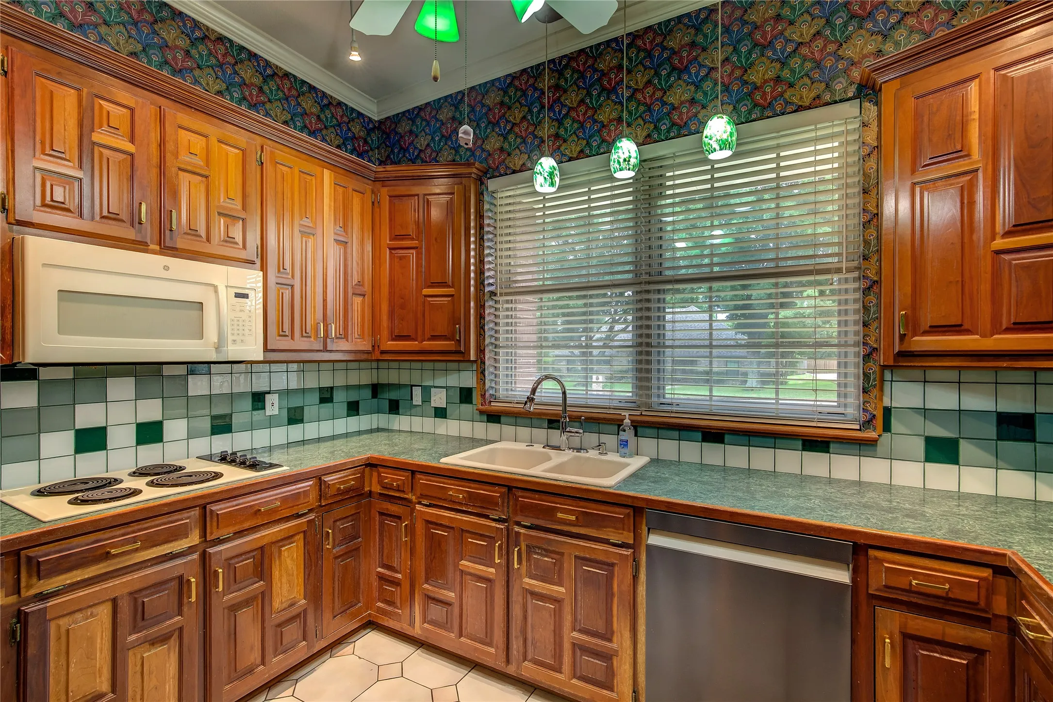 Single Family Residence For Sale in Hunt County , 900 River Oaks Drive, Greenville, Texas 75402, 3 Bedroom, 2 Bathroom, 5 Garage spaces, 1,990 Sqft, built in 1992, mls#21297156, Real Estate Agent in Greenville, Homes For Sale in Hunt county, Homes For Sale in Greenville, Realtor in Greenville Texas, Real Estate Brokerage Independent Realty Texas, Luminita Cordes Realtor