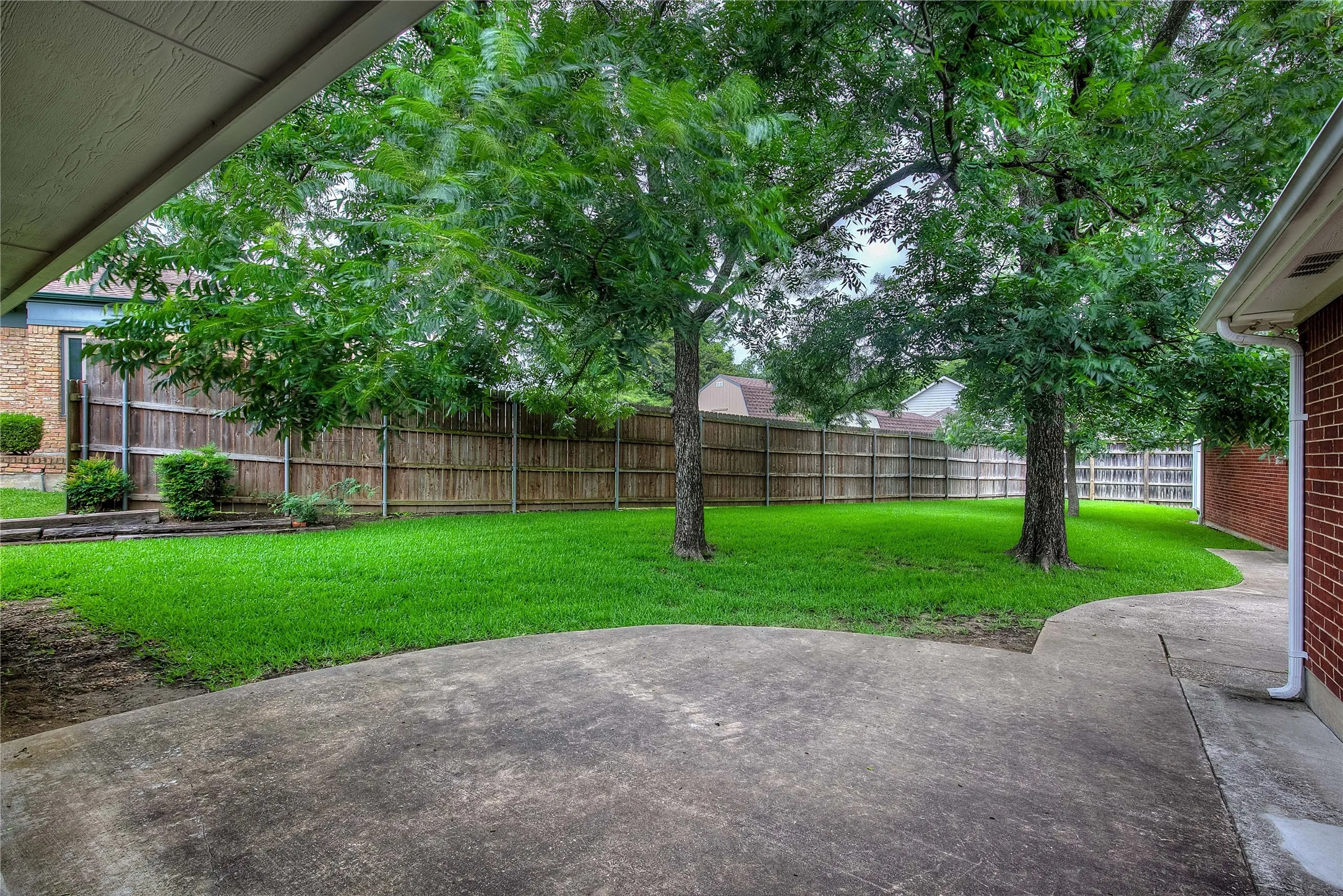 Single Family Residence For Sale in Hunt County , 900 River Oaks Drive, Greenville, Texas 75402, 3 Bedroom, 2 Bathroom, 5 Garage spaces, 1,990 Sqft, built in 1992, mls#21297156, Real Estate Agent in Greenville, Homes For Sale in Hunt county, Homes For Sale in Greenville, Realtor in Greenville Texas, Real Estate Brokerage Independent Realty Texas, Luminita Cordes Realtor